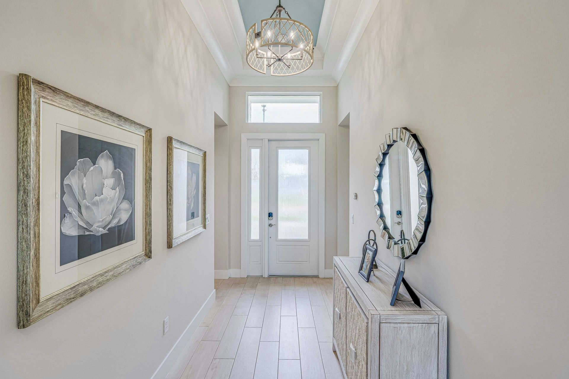 Foyer | Aurora 25