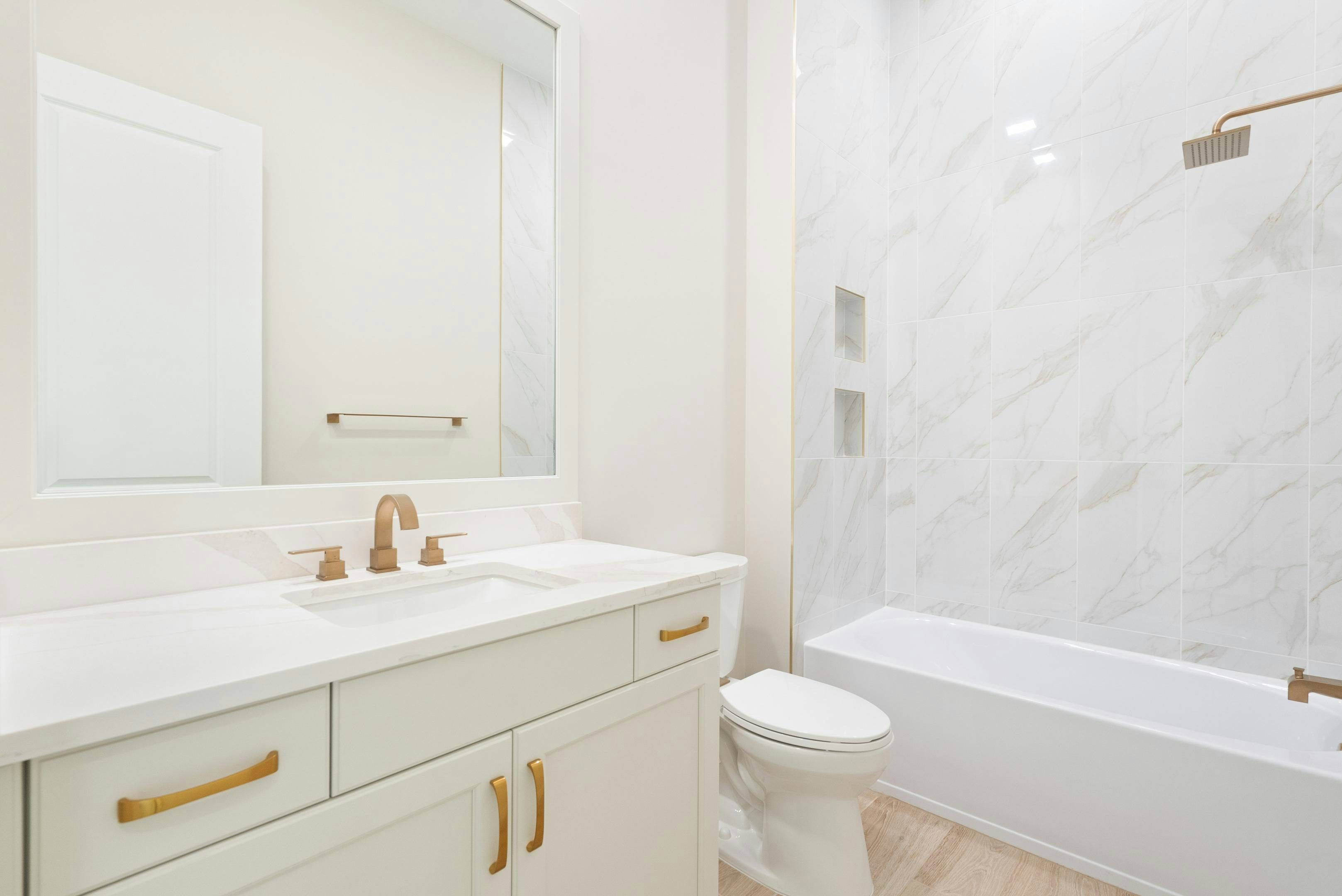 Bath 2 | 109 SE Via Verona