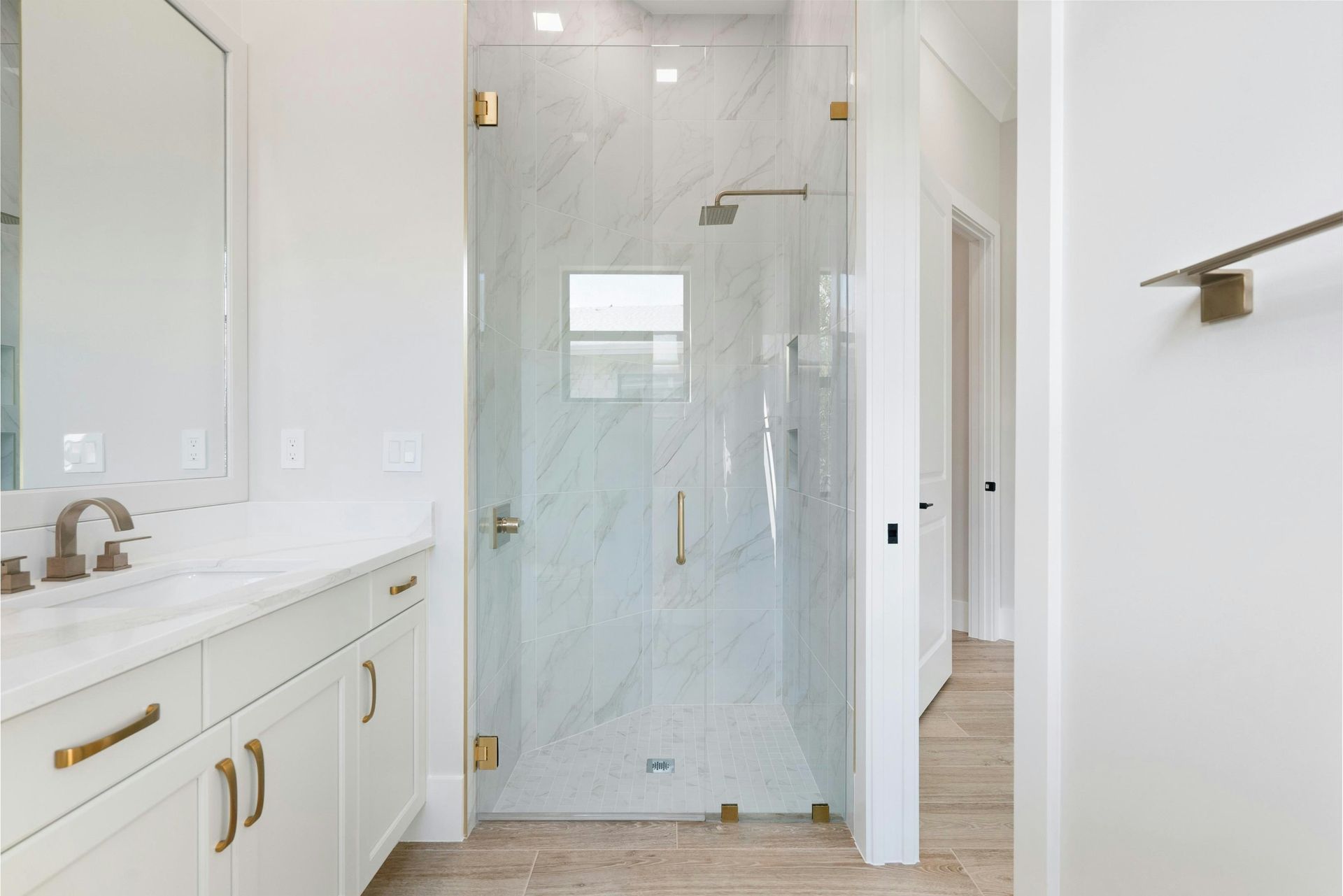 Bath 3 | 109 SE Via Verona