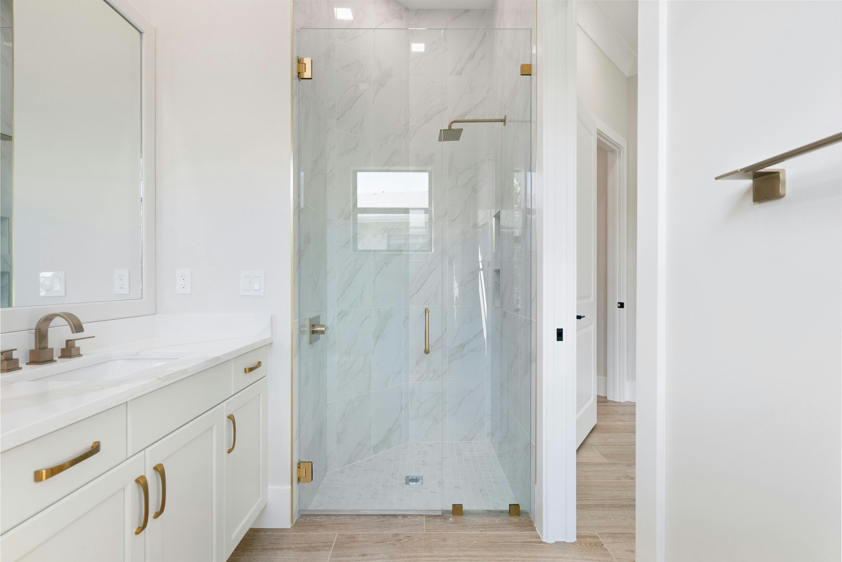 Bath 3 | 109 SE Via Verona