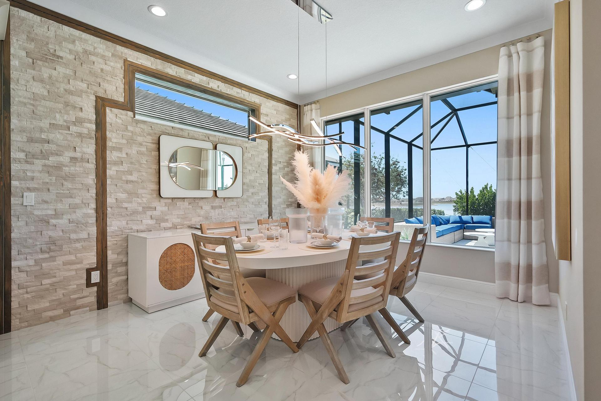 Dining | Iris Grande
