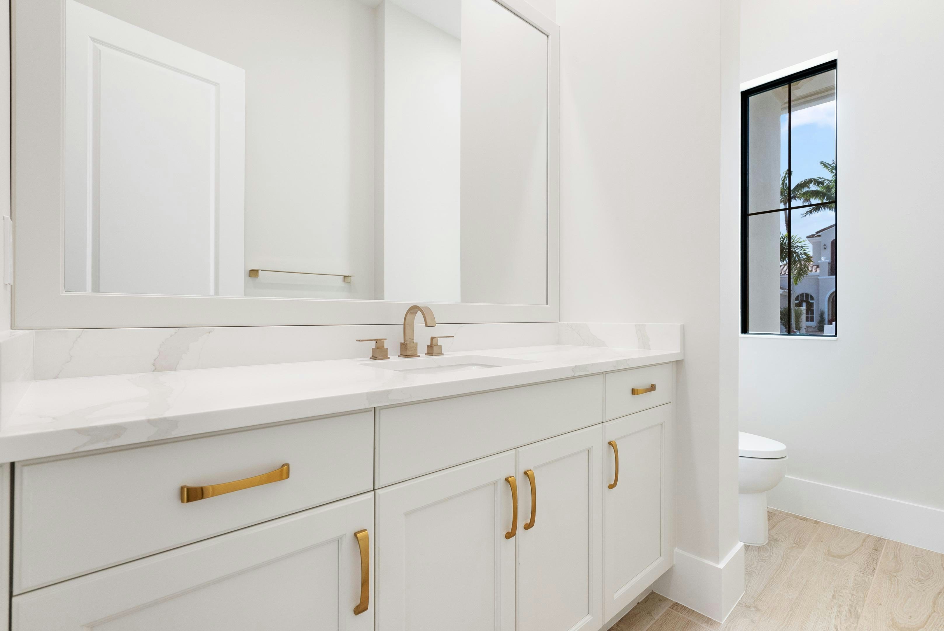 Powder Bath | 109 SE Via Verona