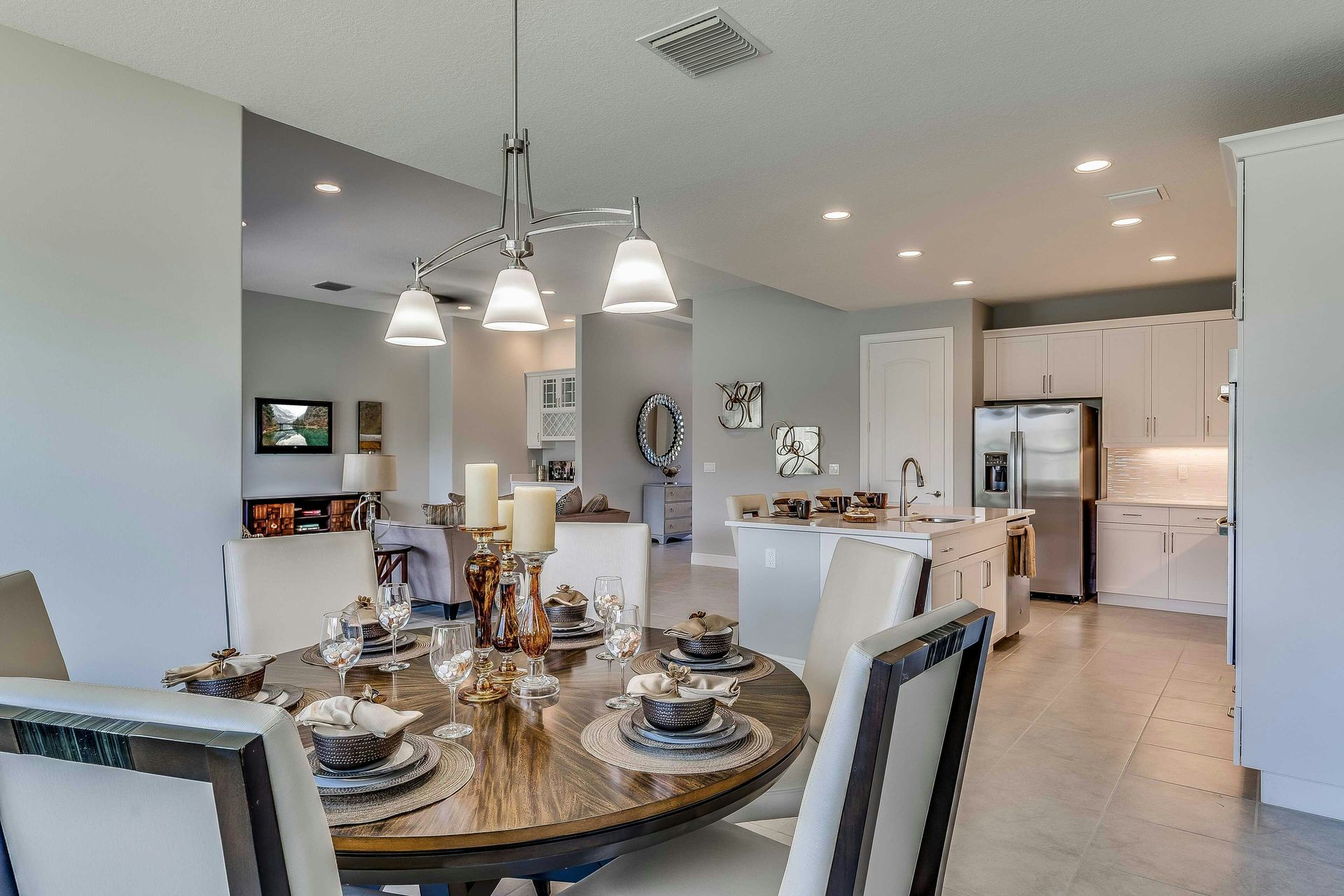 Dining | Aurora 25