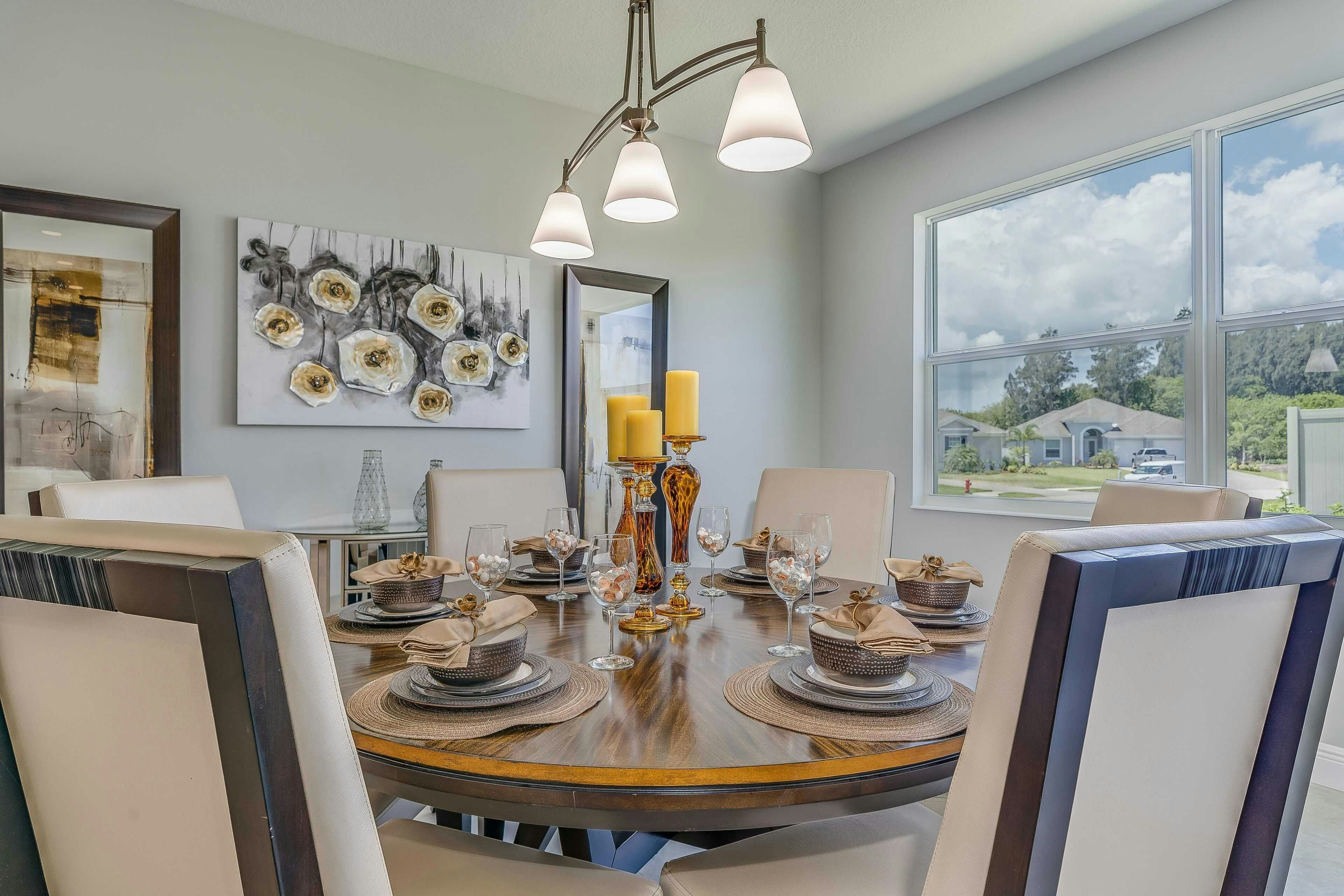 Dining | Aurora 25