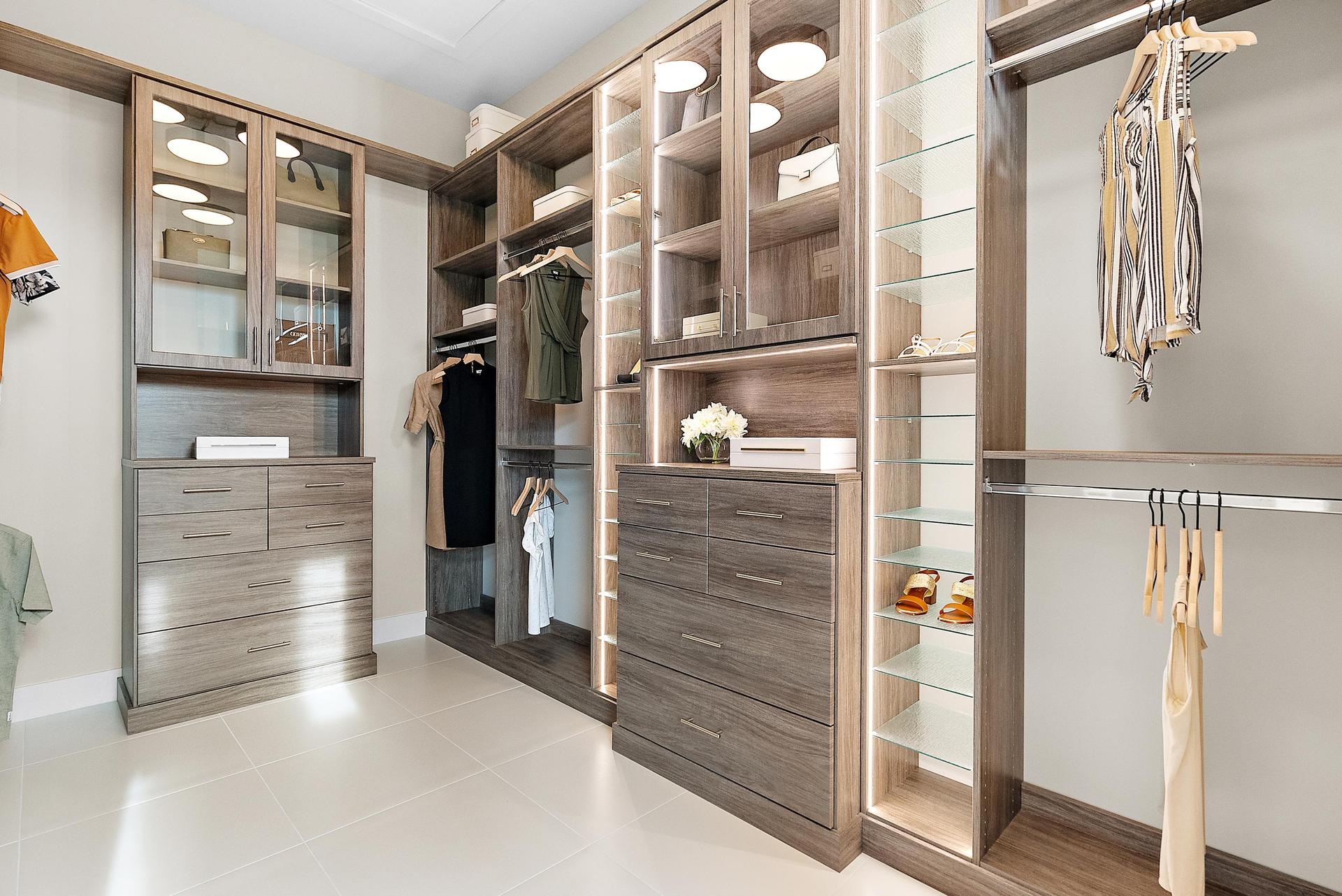 Tesoro Signature Keenan Model Master Closet