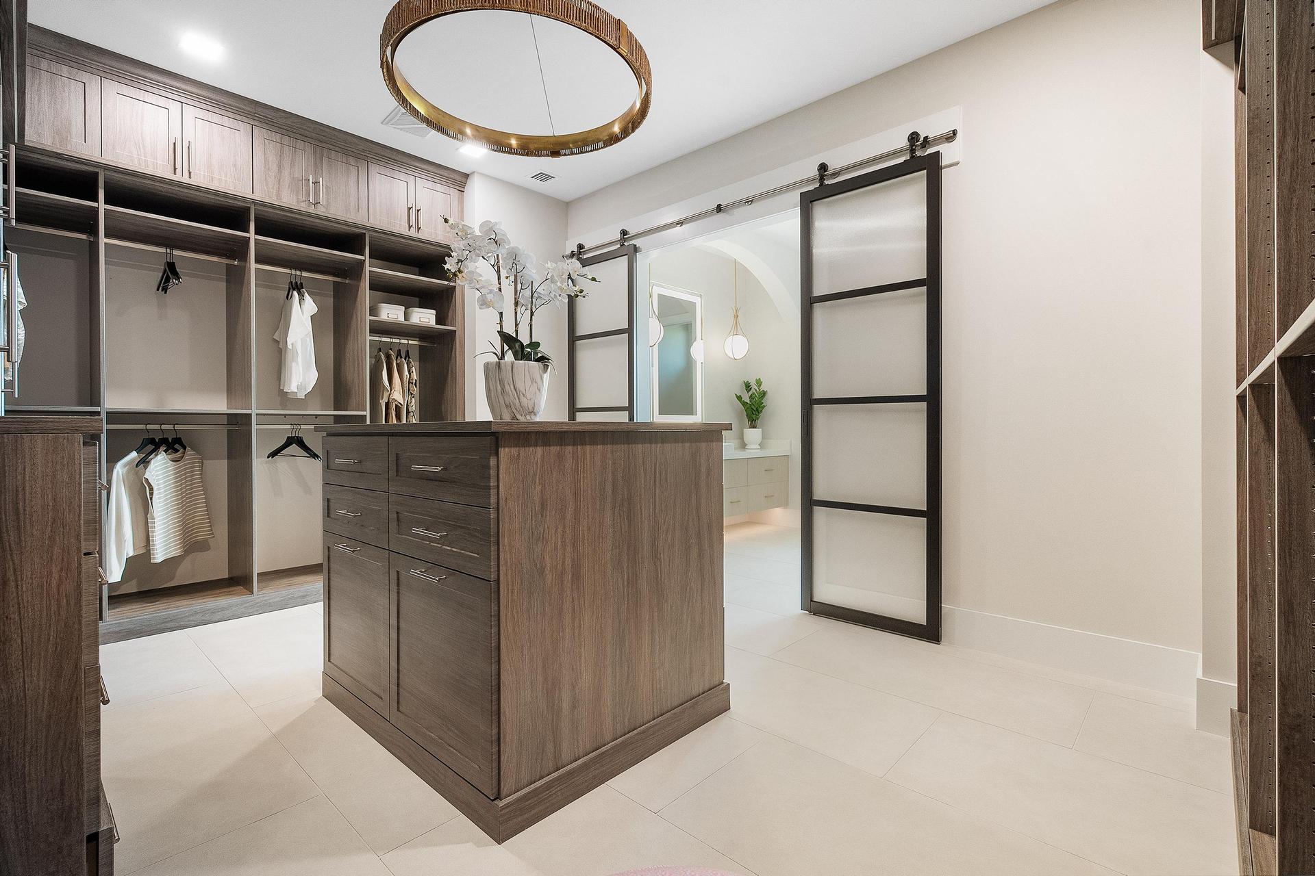Reserve Riviera Model Master Closet