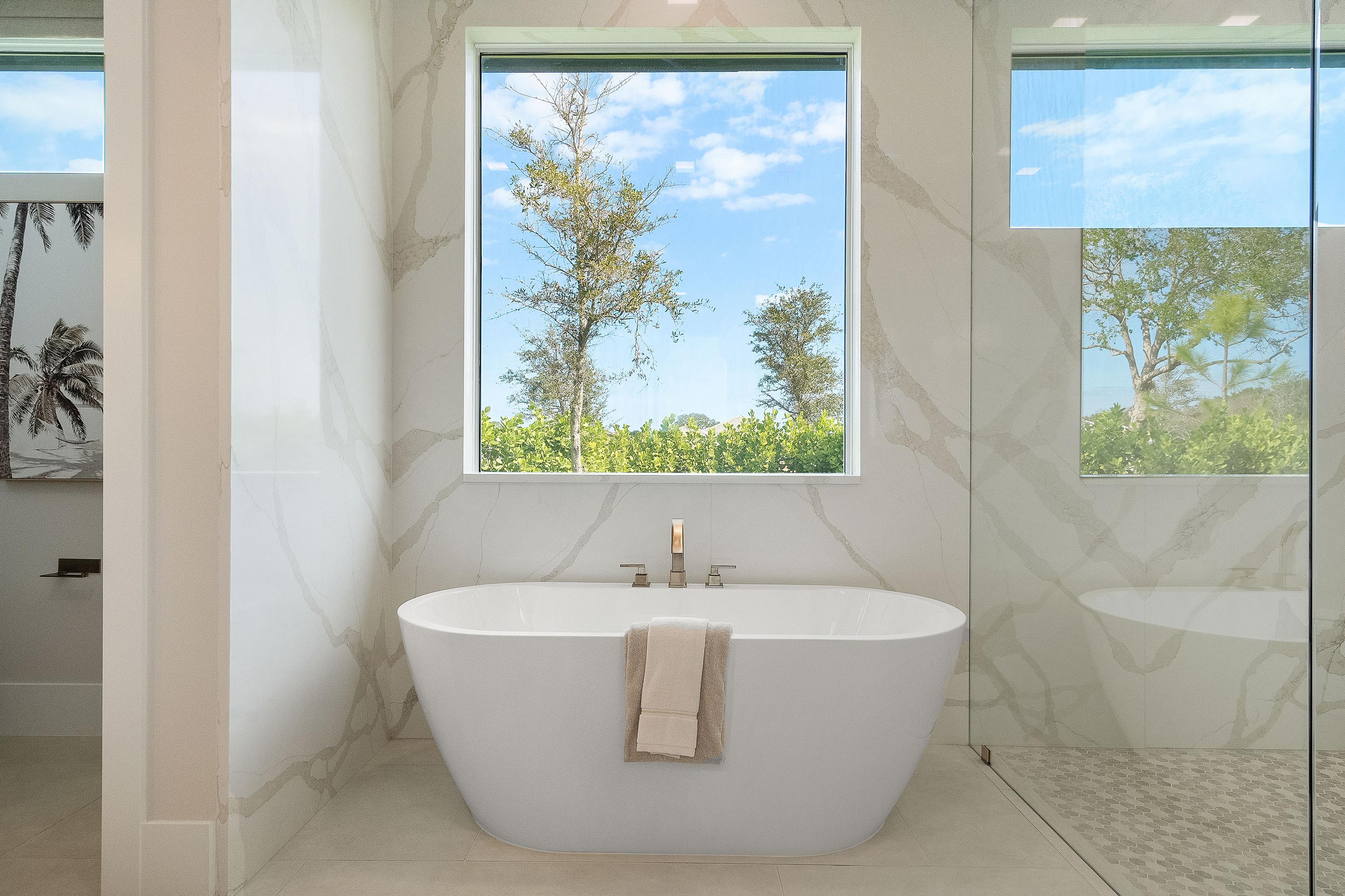 Master Bath Tub | Riviera Model