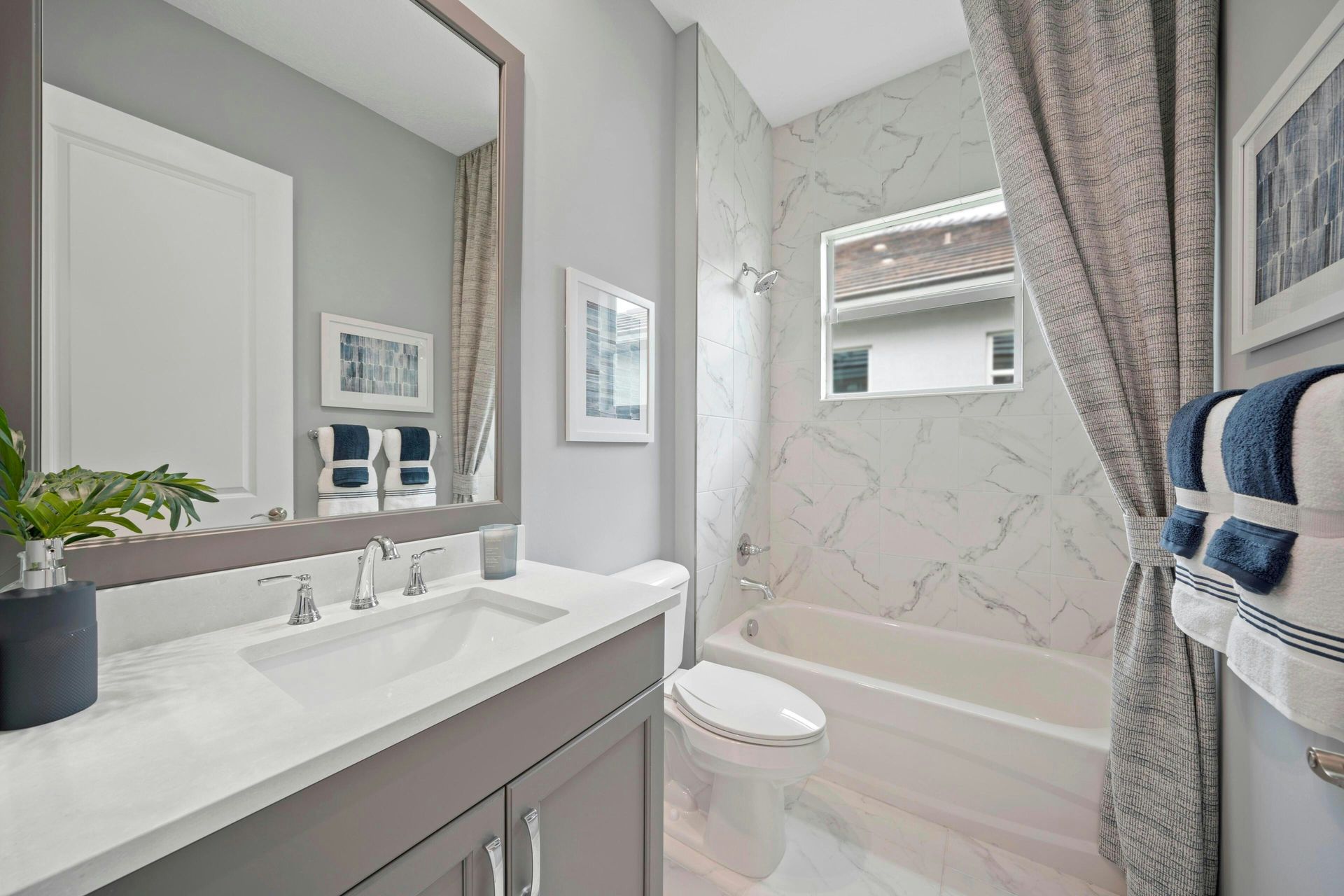 Bath 3 | Mariposa
