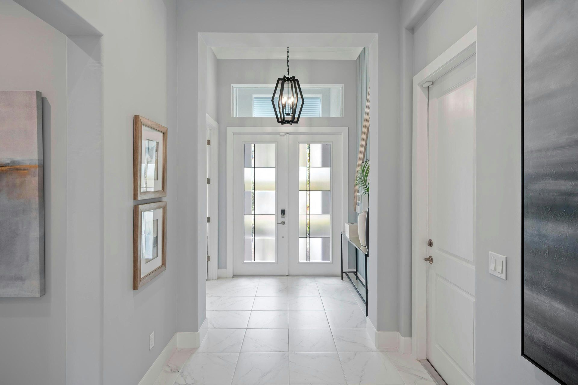 Foyer | Mariposa