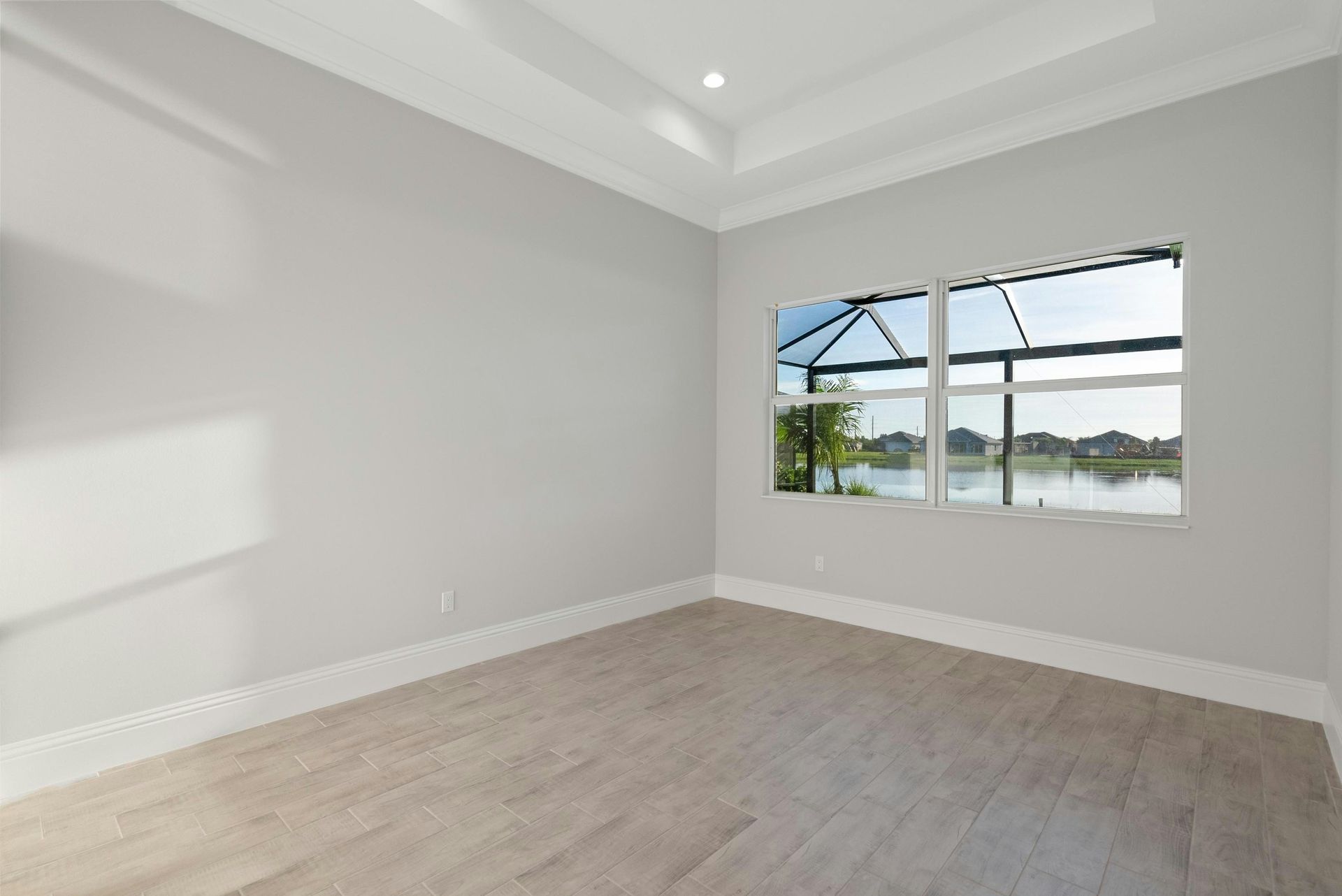 Office | Monarch Grande Model