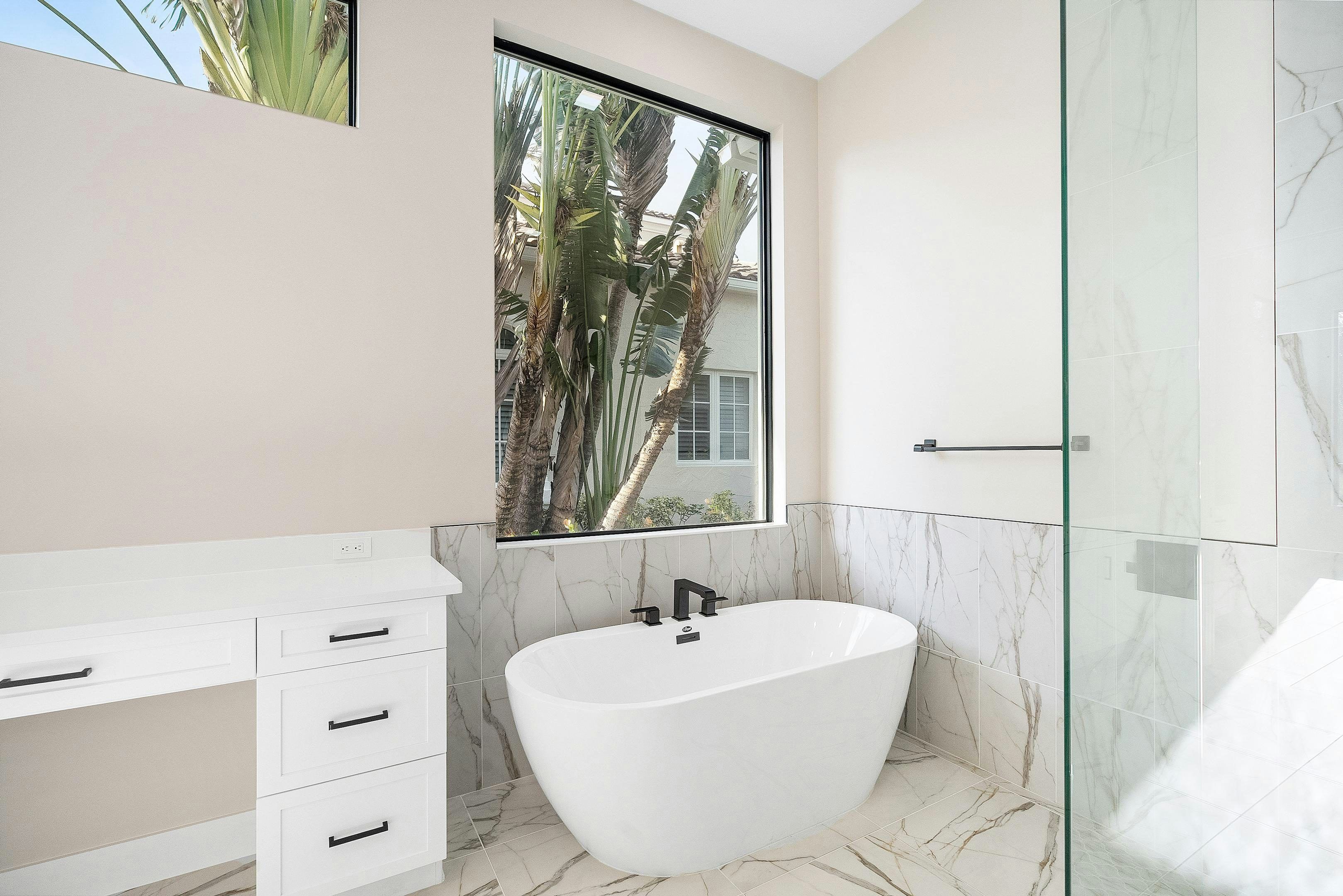 Master Bath | 110 SE Via Verona