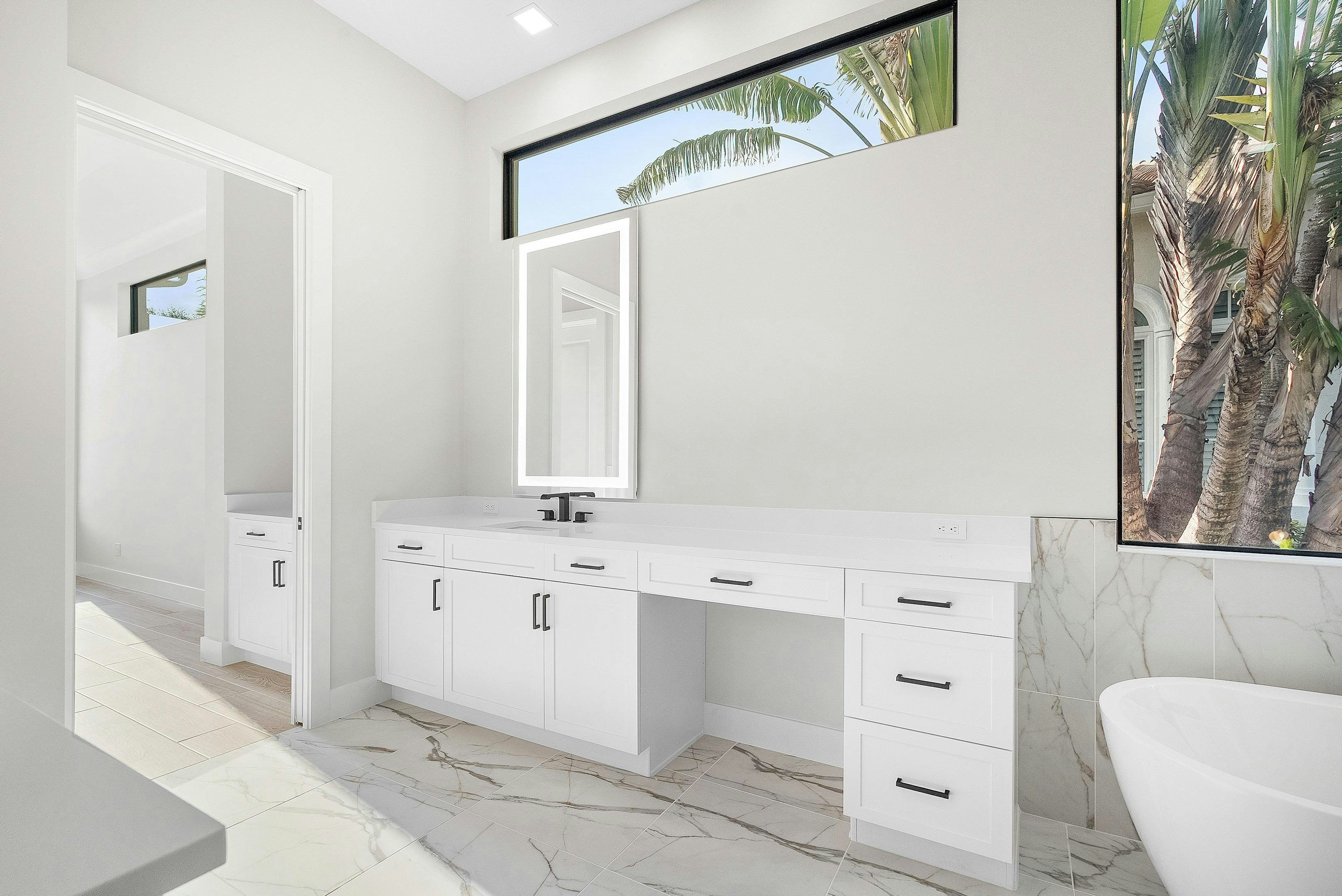 Master Bath | 110 SE Via Verona