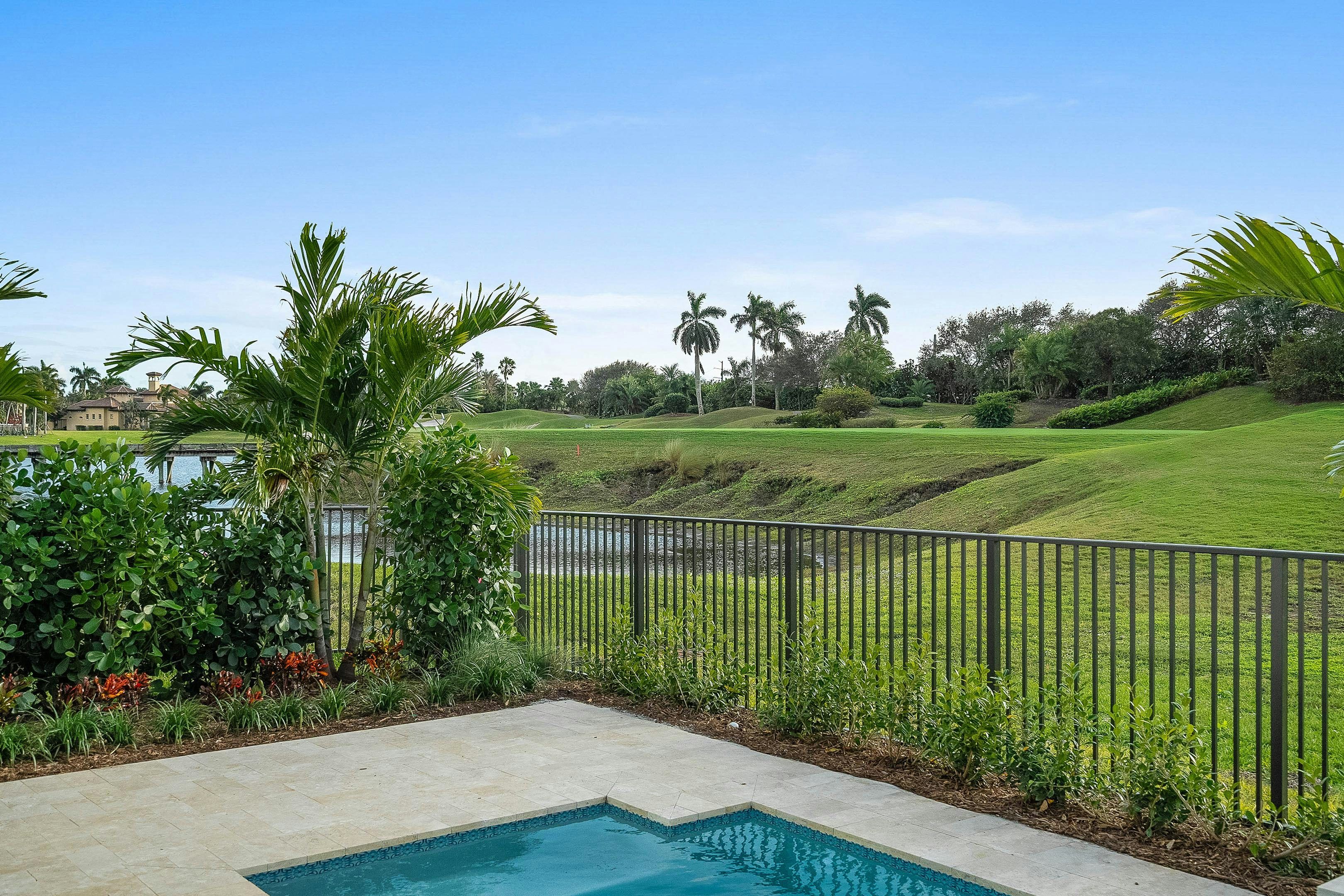 Golf View | 110 SE Via Verona