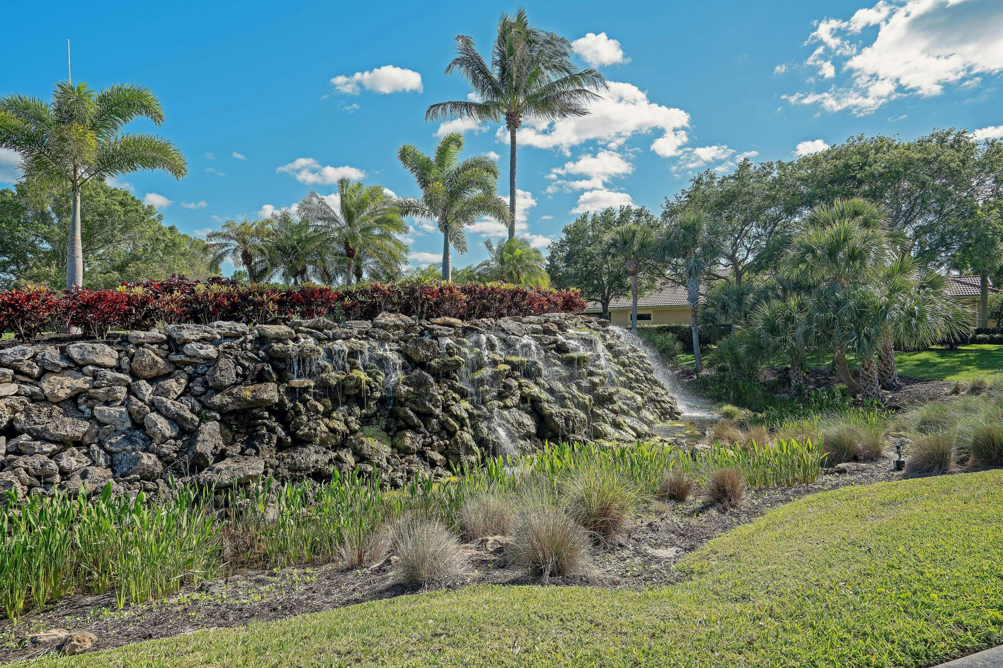 Entry Feature | The Falls at Grand Harbor