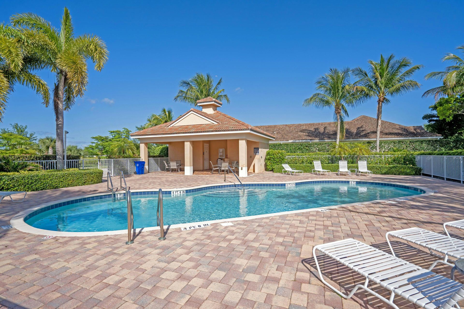 Neighborhood Pool | The Falls at Grand Harbor