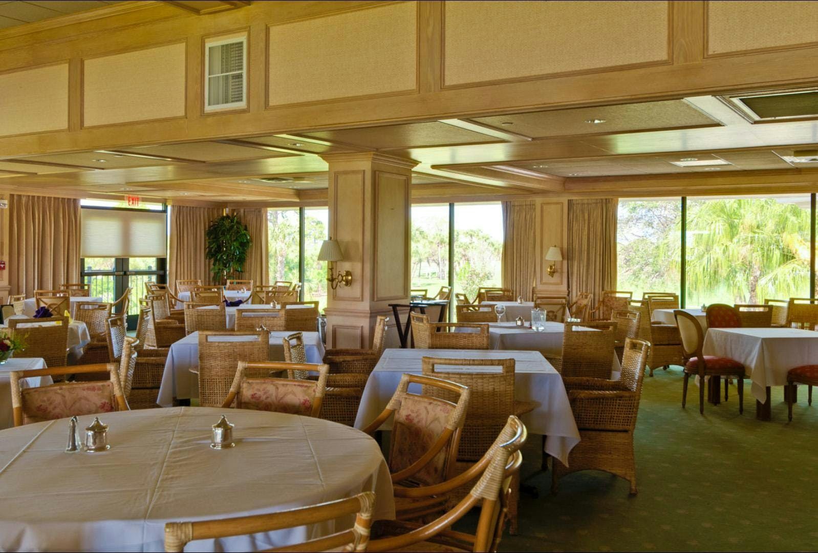Dining Bent Pine Clubhouse | Bent Pine Preserve