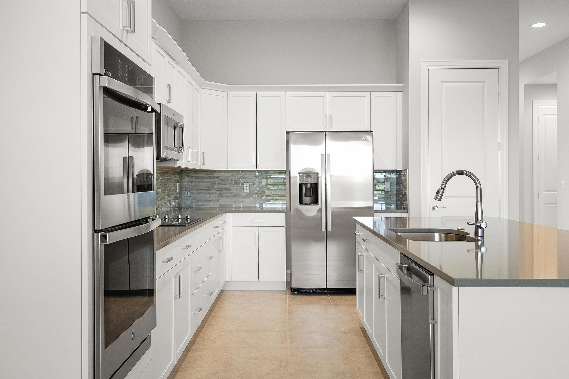 Kitchen | 12507 SW Sunrise Lake Terrace