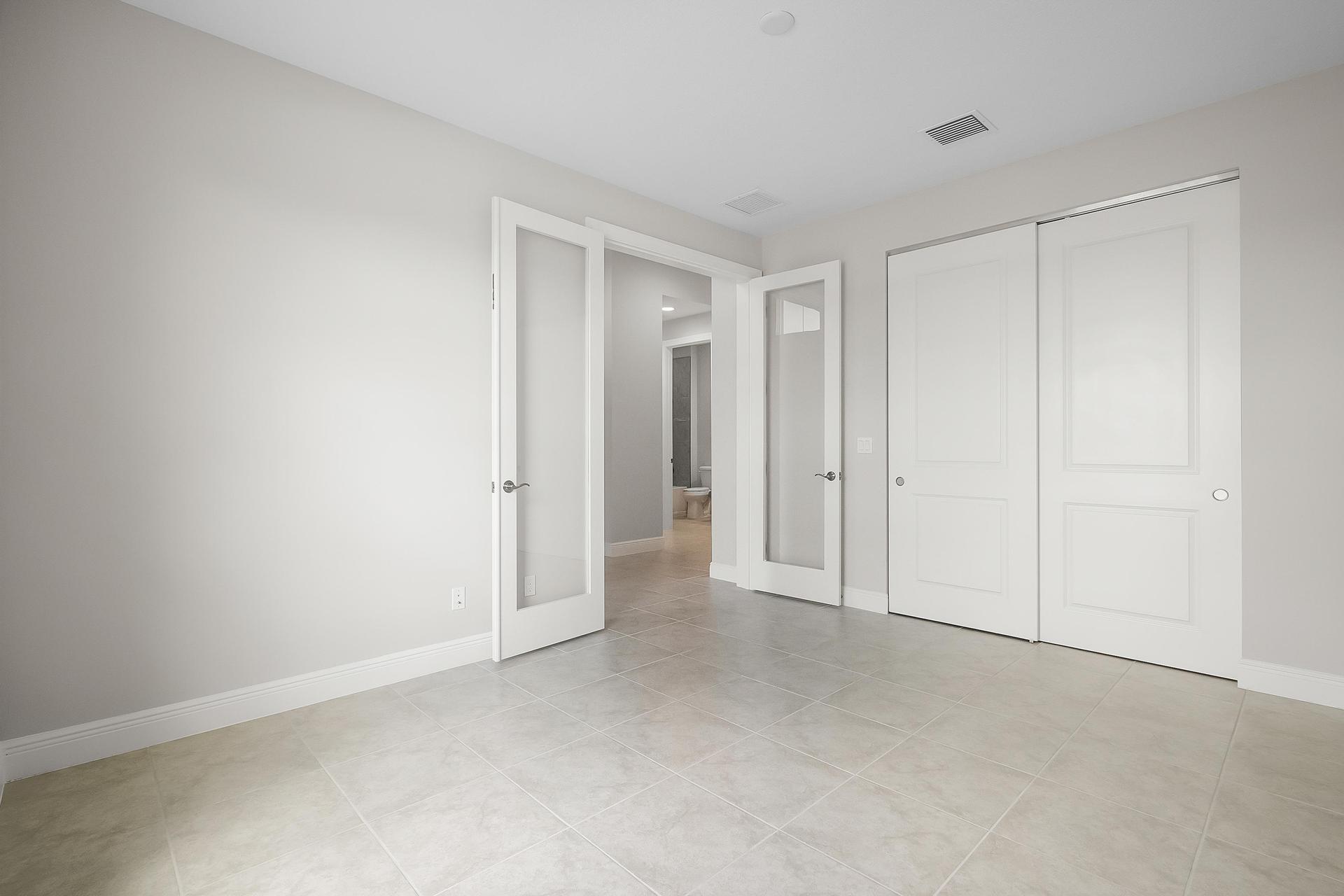 Den | 12507 SW Sunrise Lake Terrace