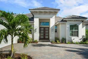 204 Strand Square (Oceanic Grande)