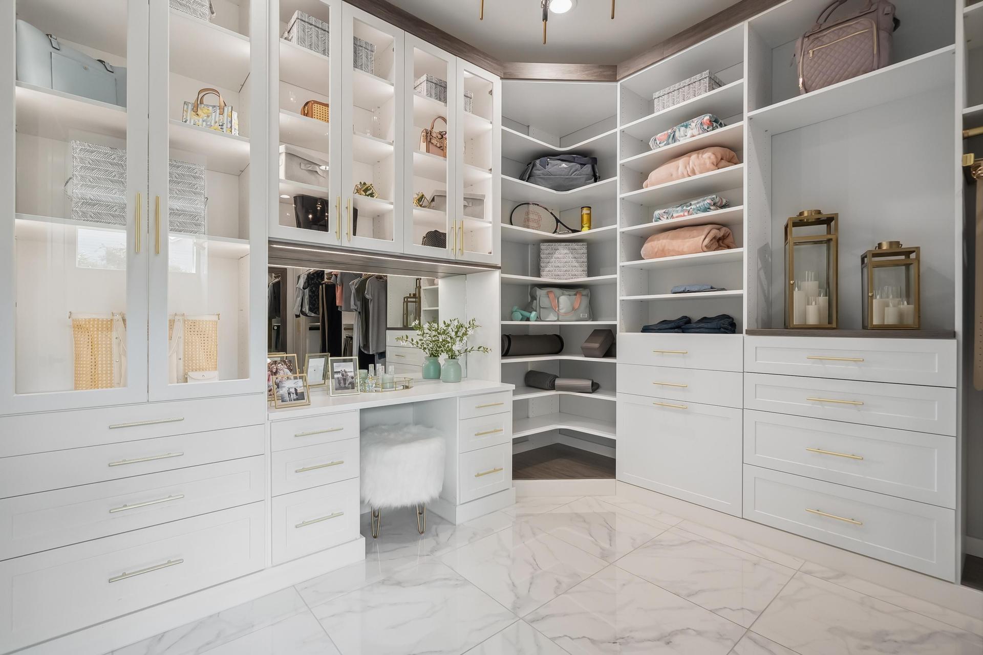 Strand Sand Dollar Grande Master Closet
