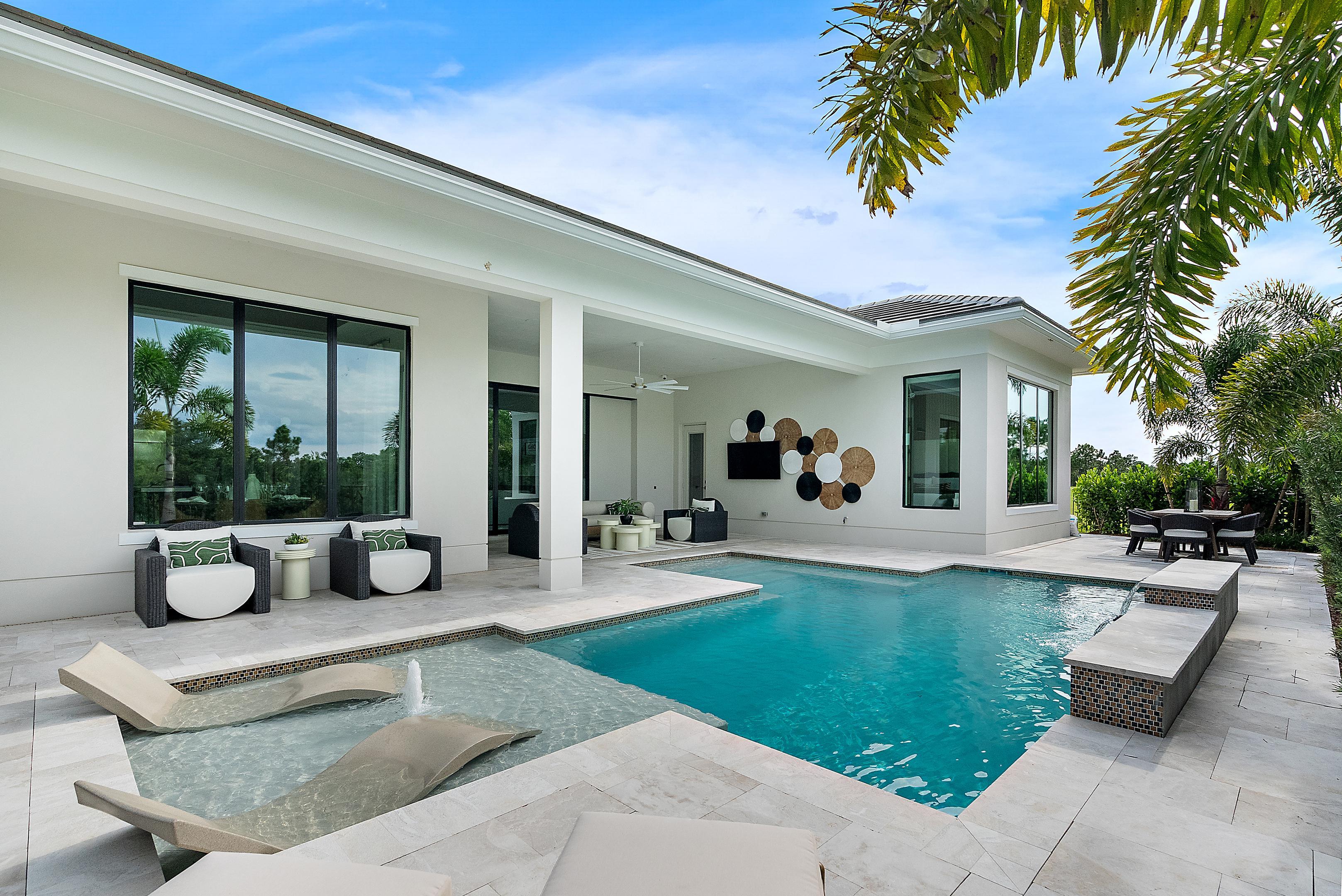 Pool with Sun shelf & Lanai | Keenan Mode