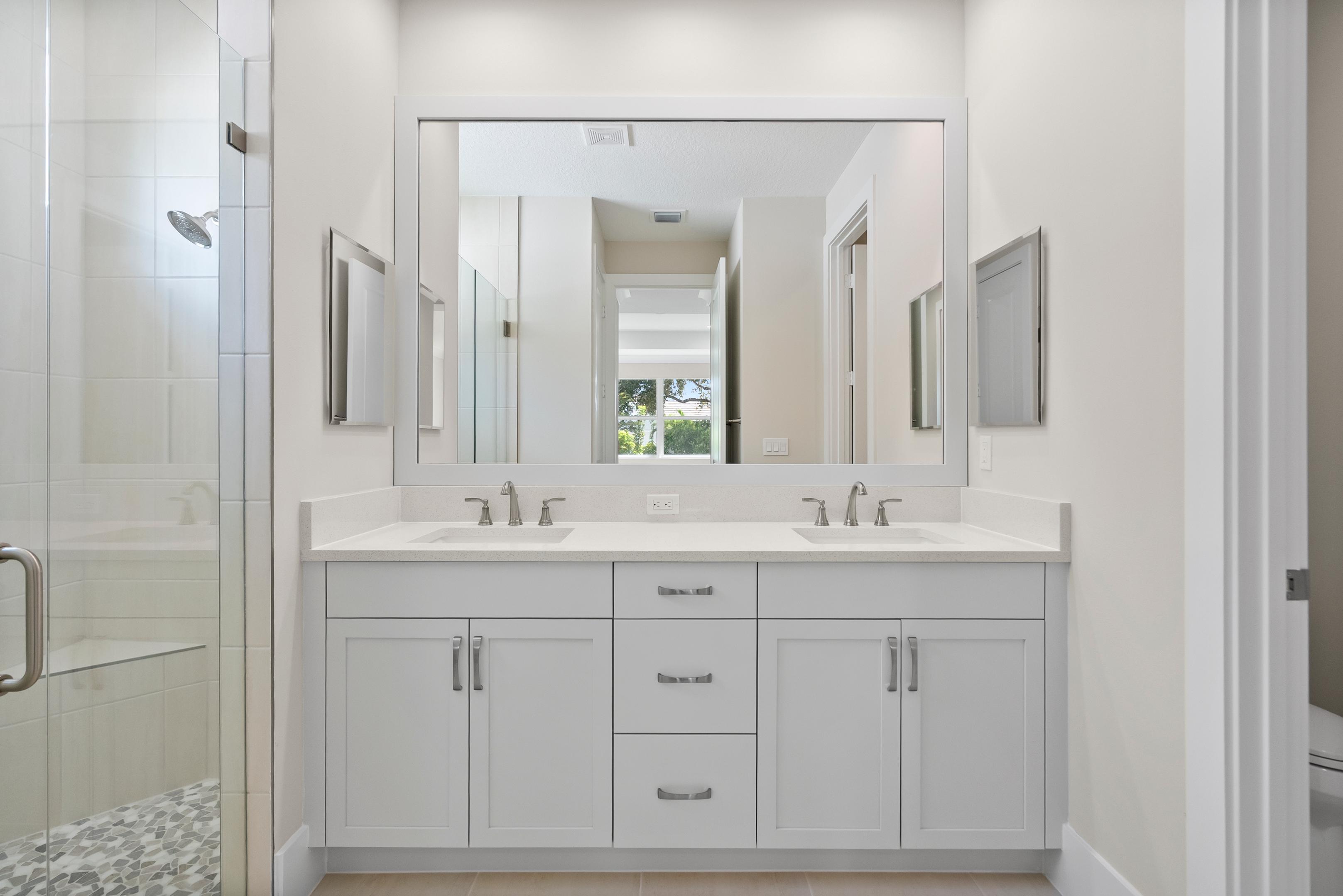 Master Bath | 2147 Falls Manor