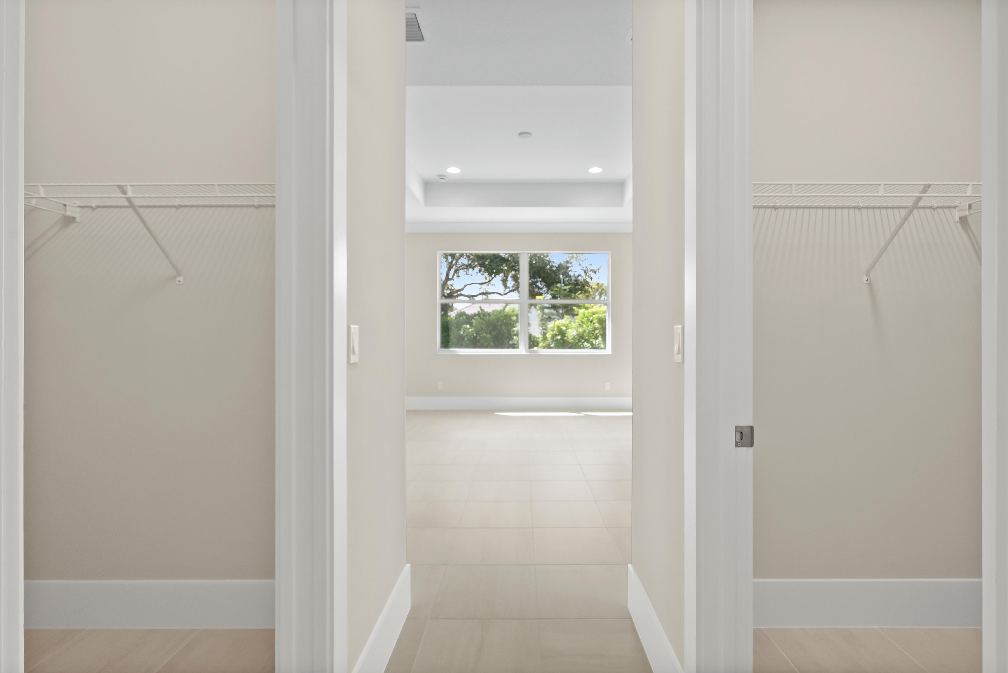 Falls Mirador Grande Master Closet