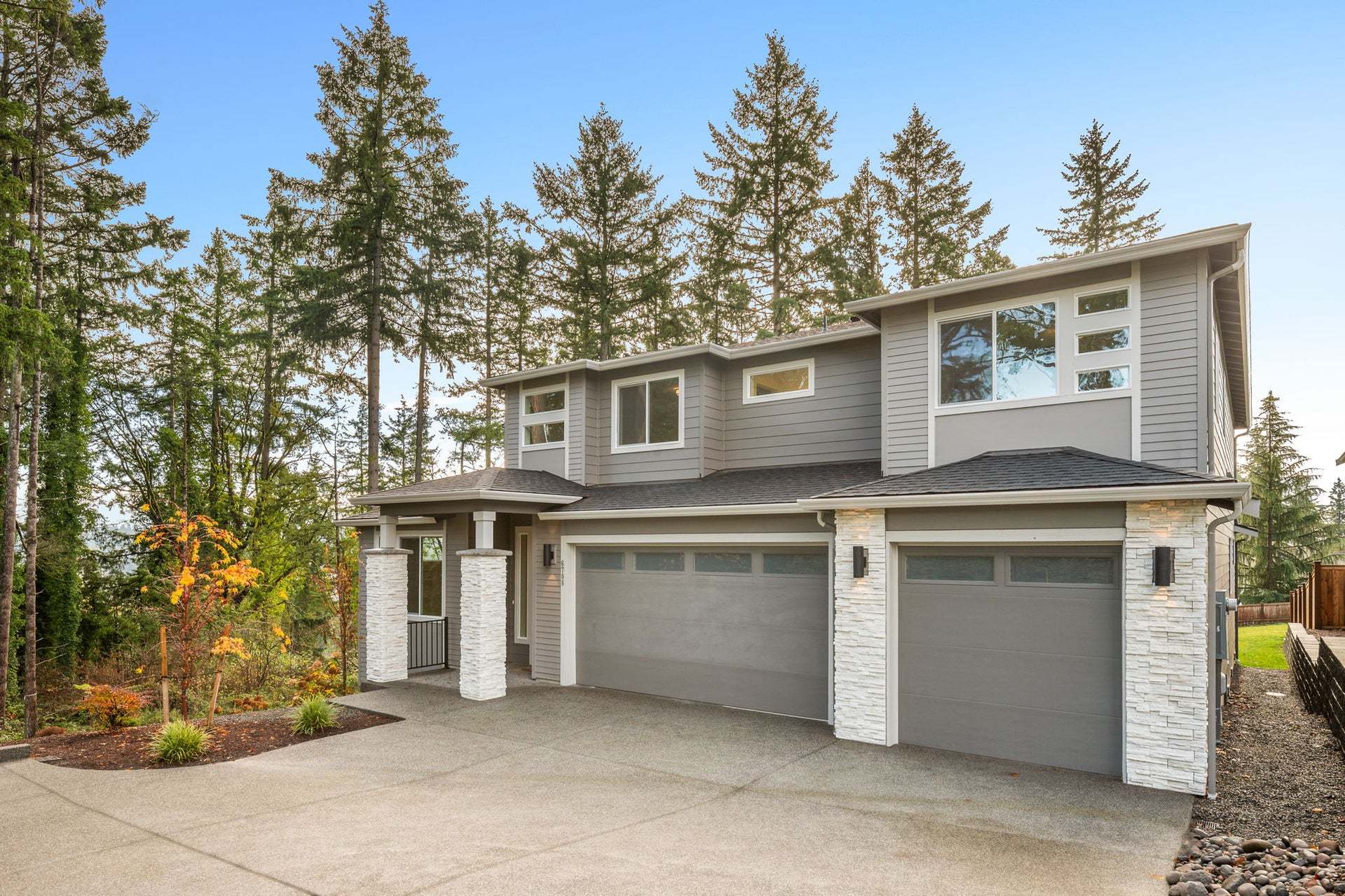 6708 6th St E (The Rainier)