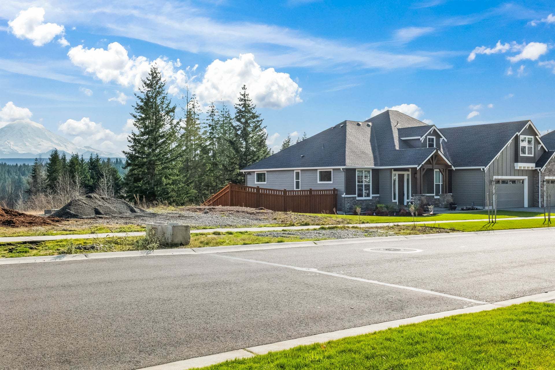 casa en Glacier Pointe at Tehaleh por Garrette Homes