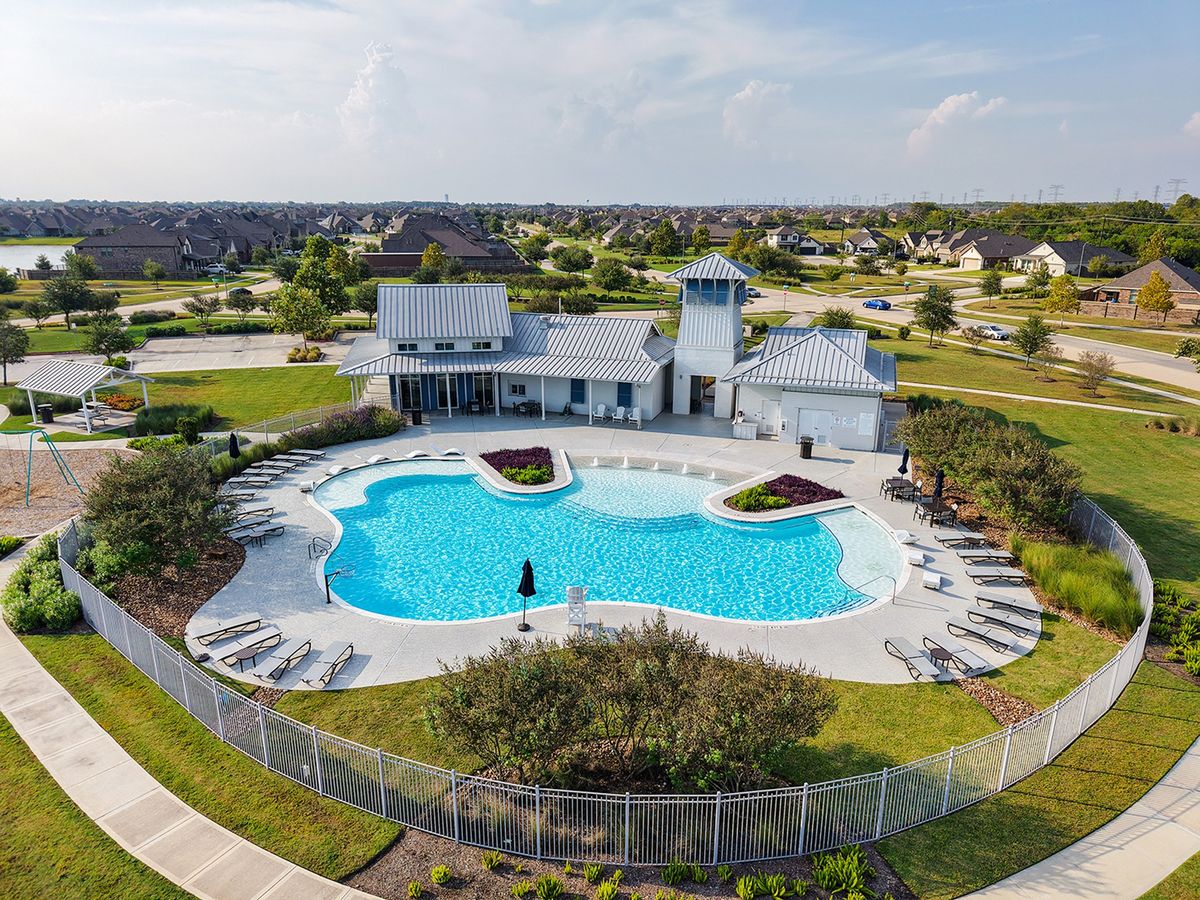 Elegant resort-style pool with sleek clubhouse, offering a luxurious retreat in League City, TX.