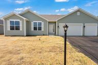 The Trails of Dawson Creek por Gerstad Builders en Rockford Illinois