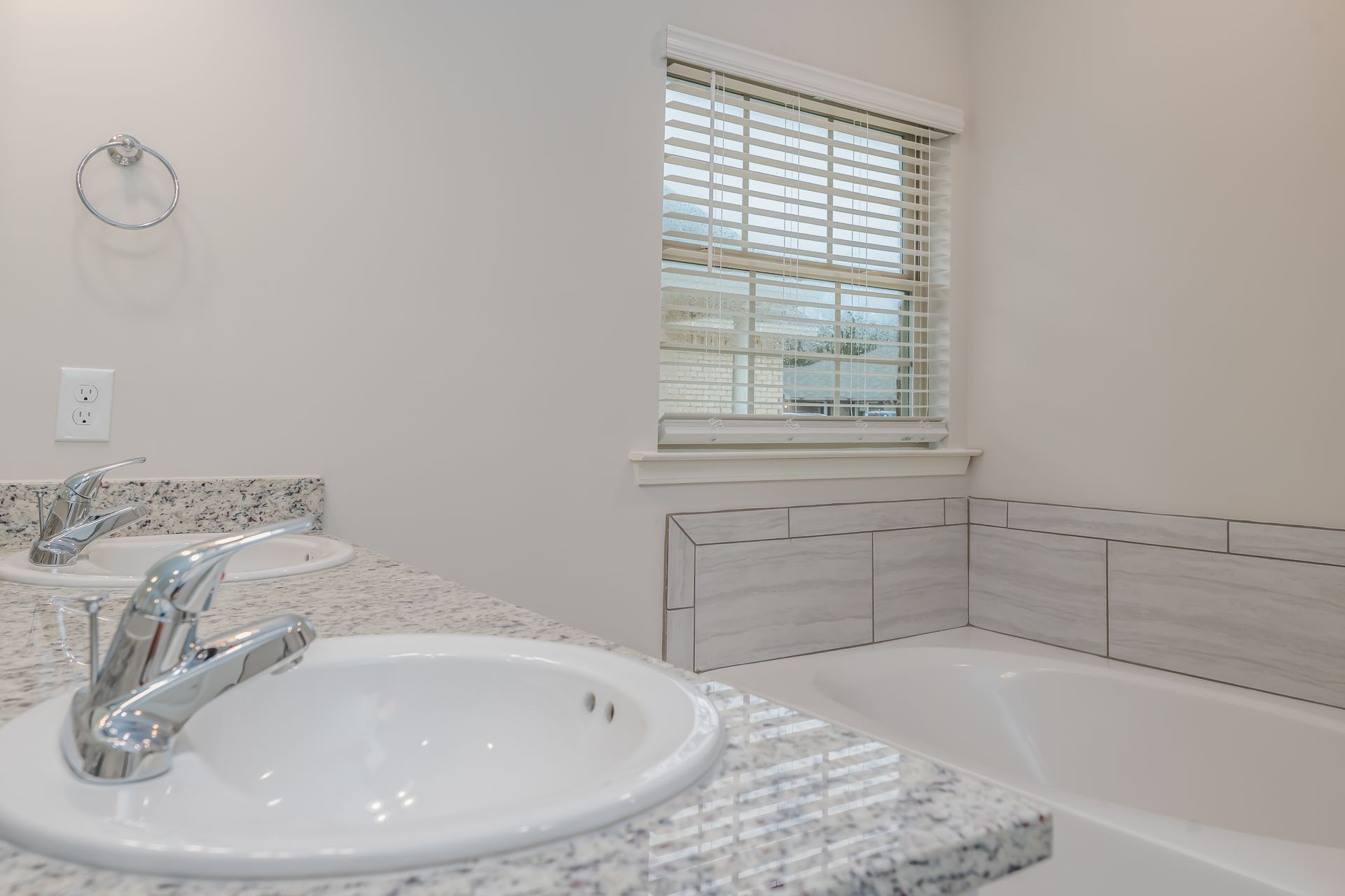 Primary Ensuite Dual Vanity Sink and Garden Tub