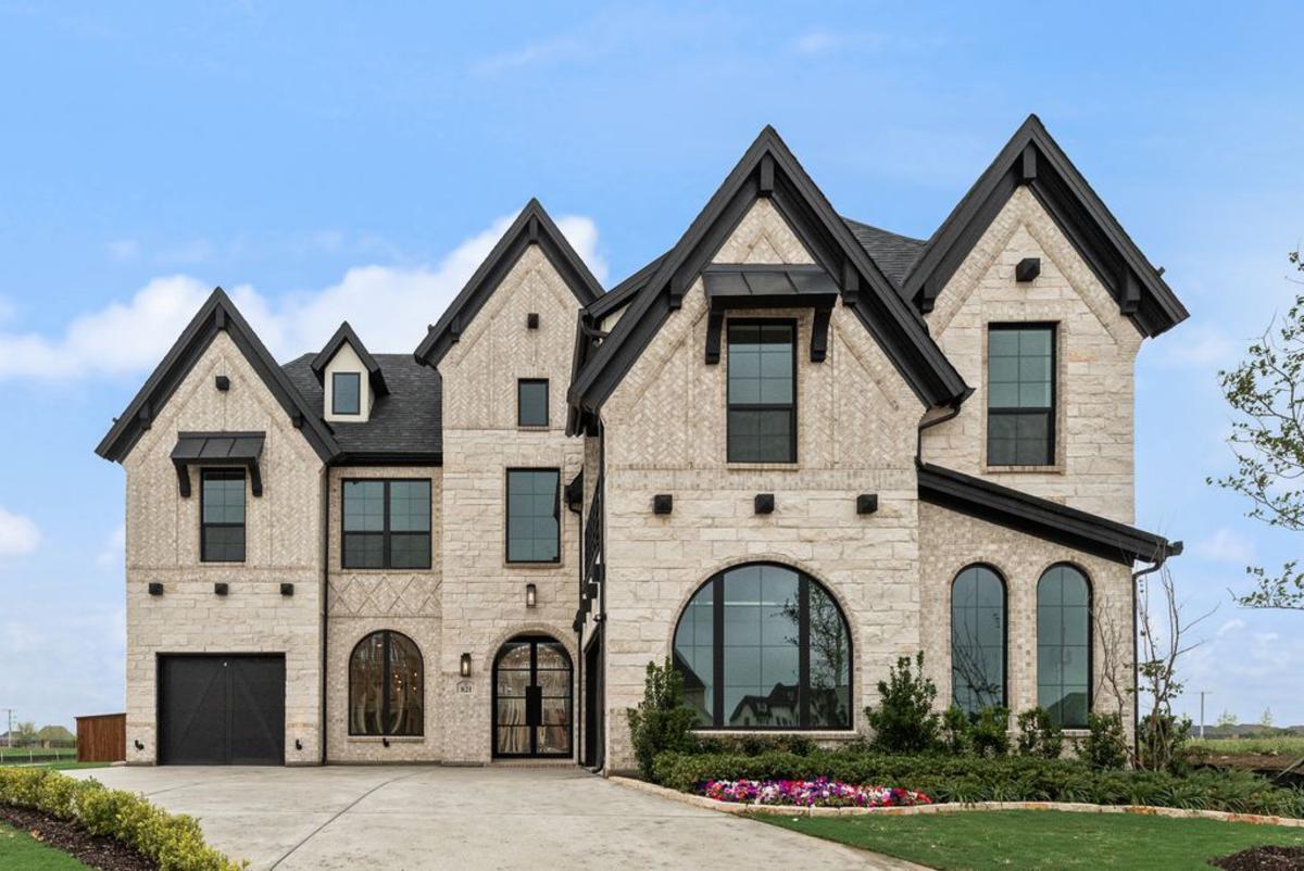 821 Oleander Ln (Grand Riverside)