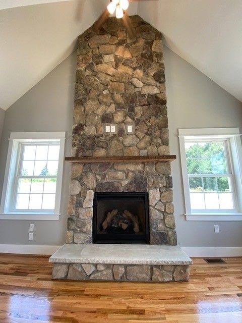 Photos highlight recent builds. Options to personalize are available. 