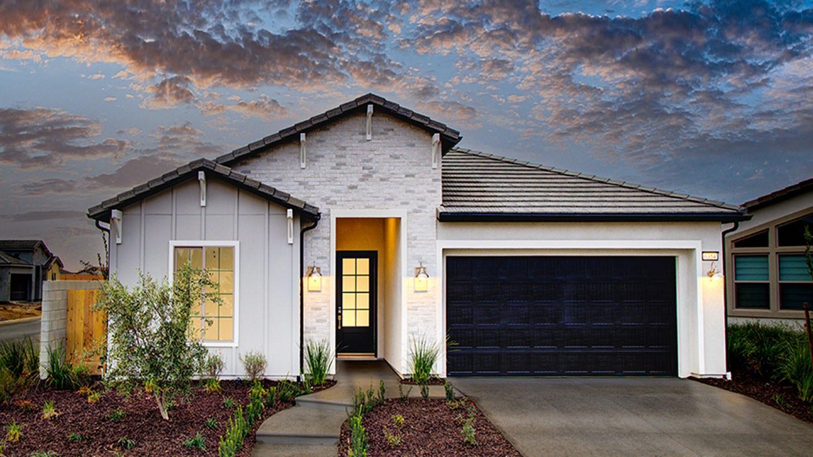 1124 Sophie Drive West. Madera, CA 93636