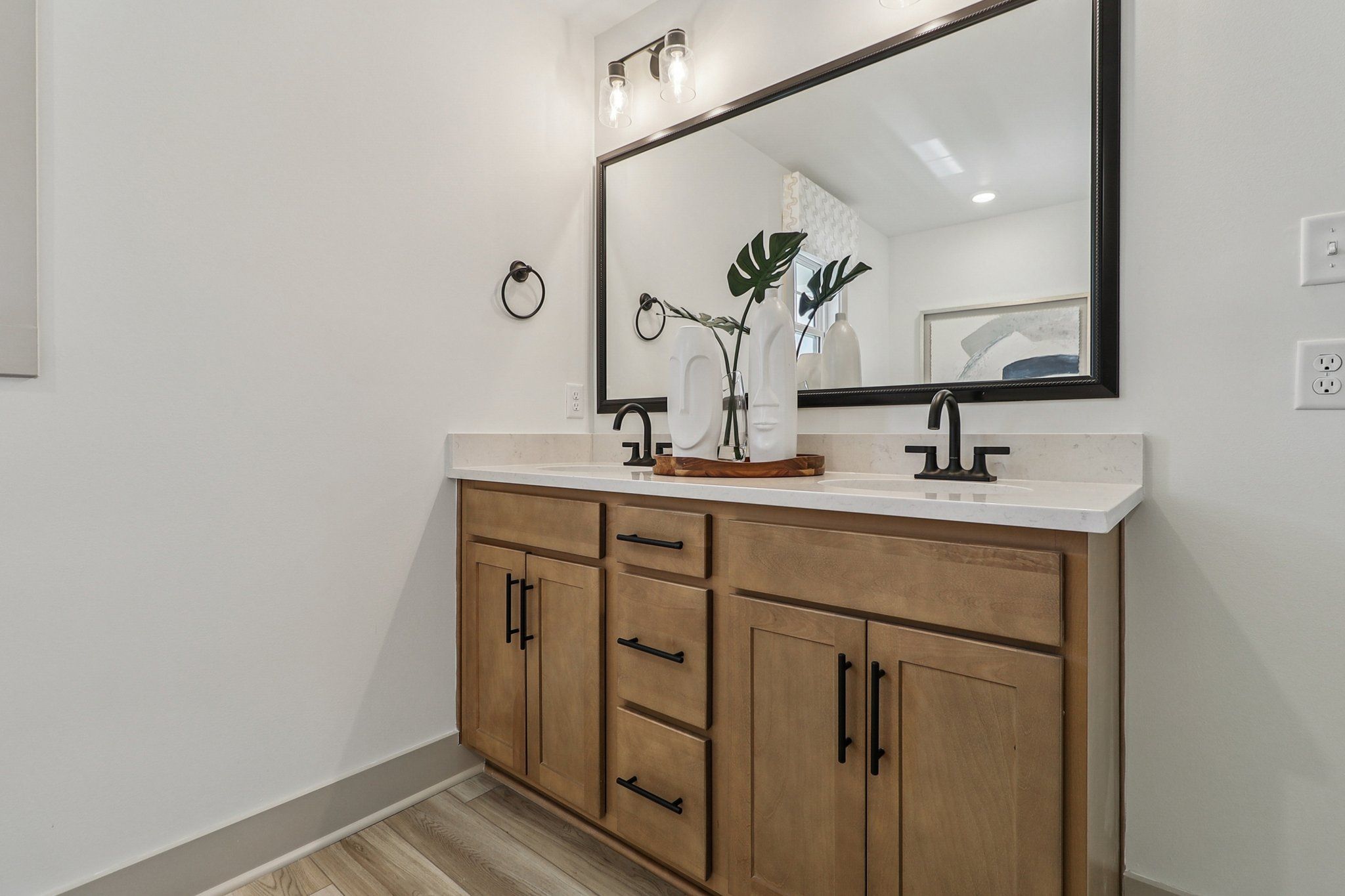 Crestfall II - Master Bath