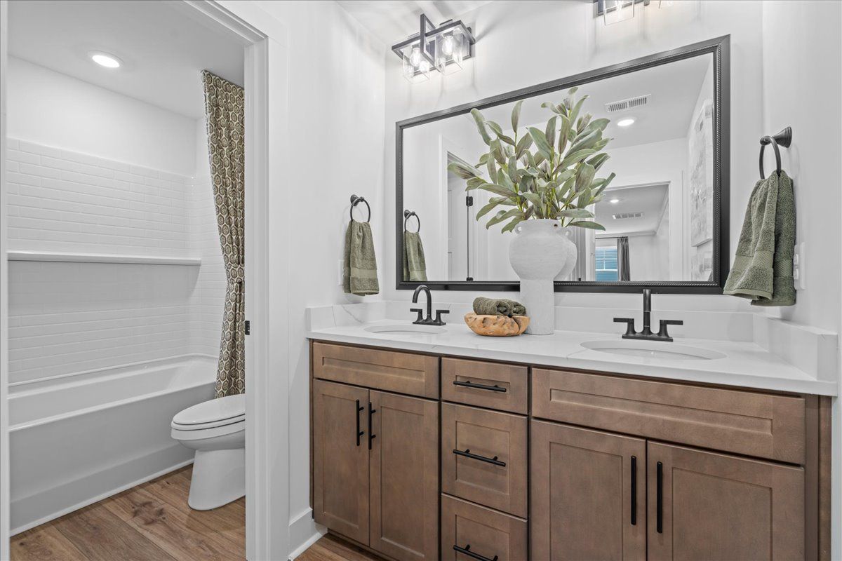 Bradley II - Bathroom