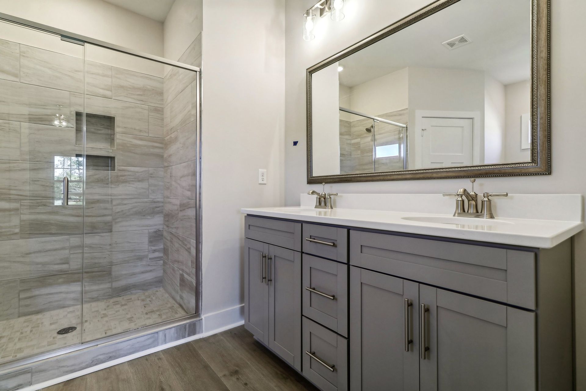 Austin II - Bathroom