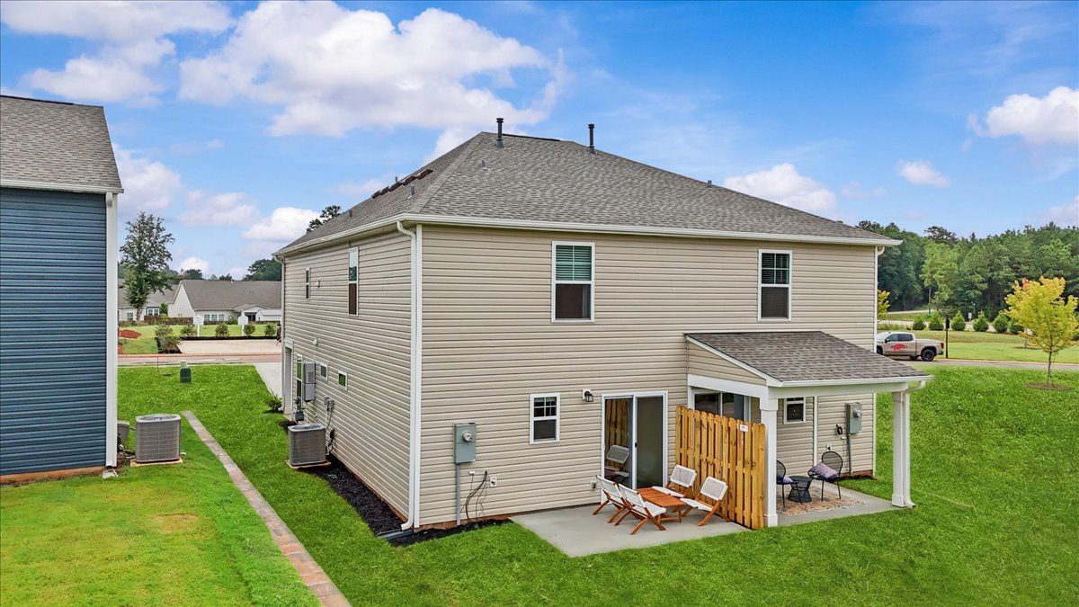 Palomino - Back Exterior