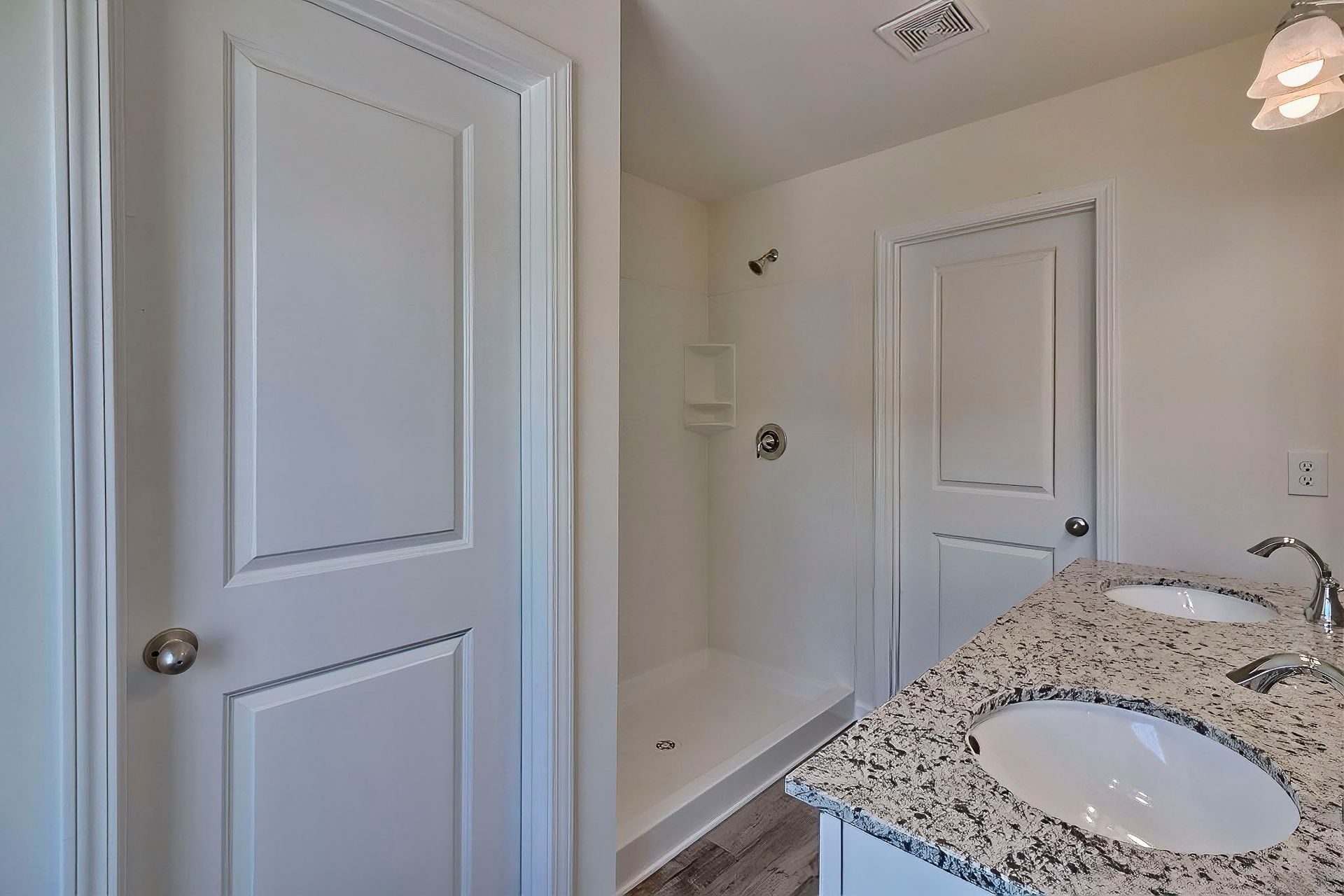 Kelsey - Bathroom