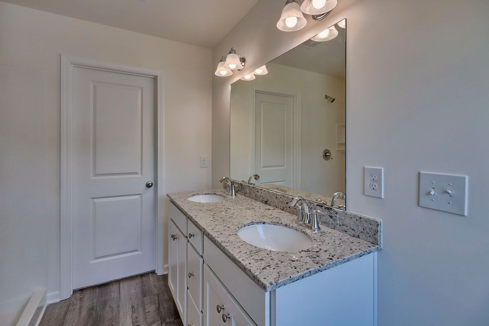 Kelsey - Bathroom