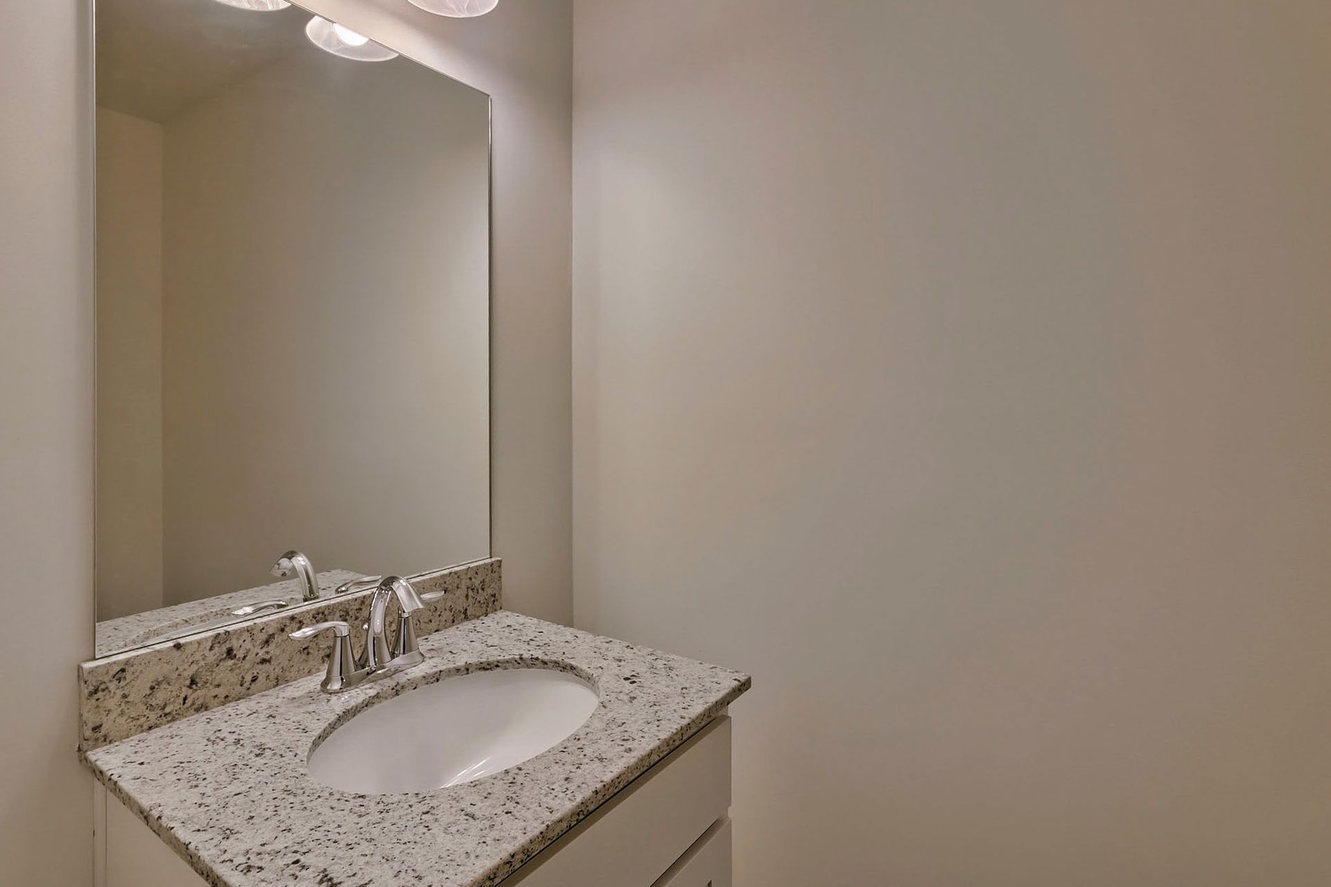 Kelsey - Bathroom