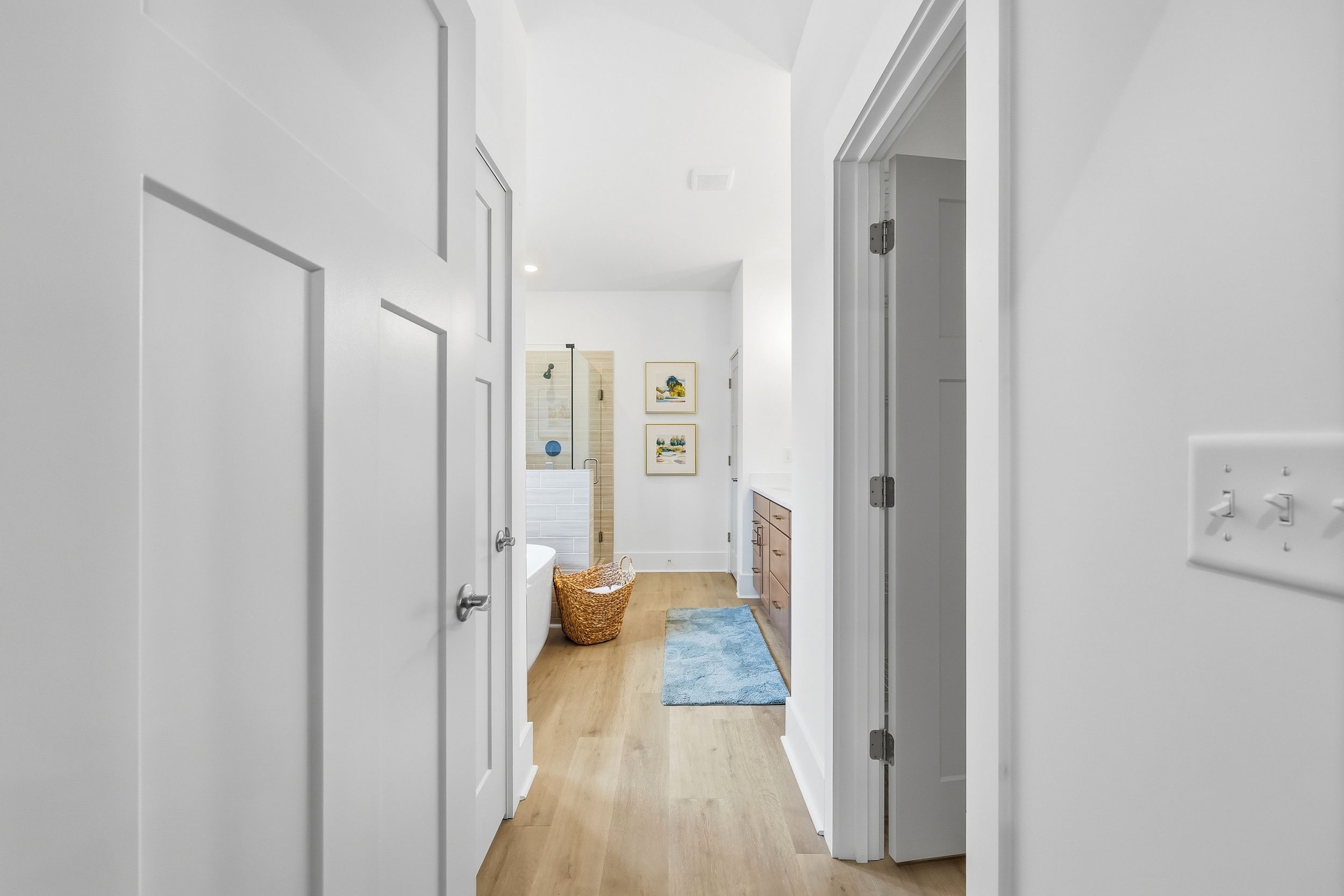 Carolyn II - Hallway