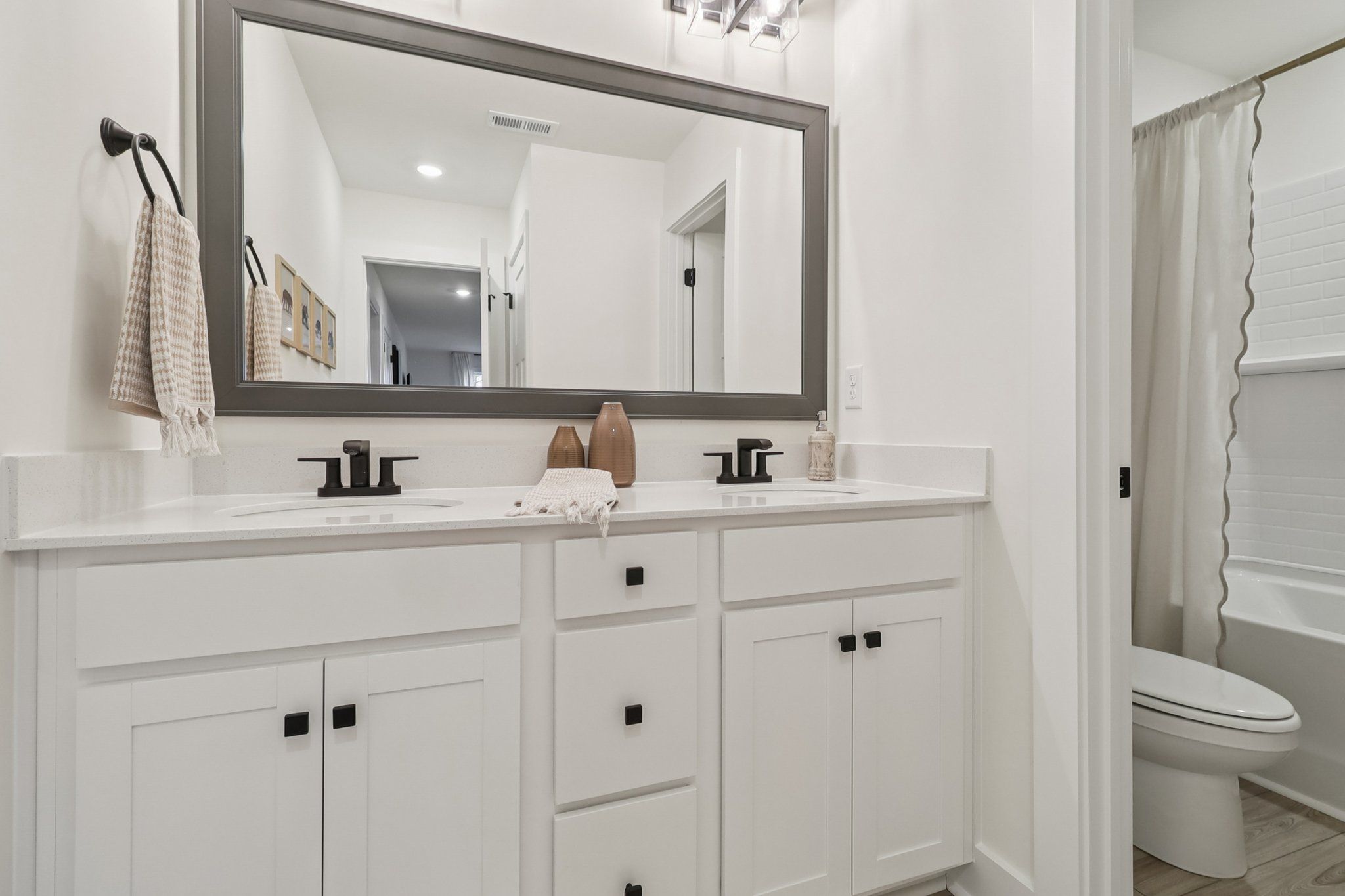 Bradley II - Bathroom