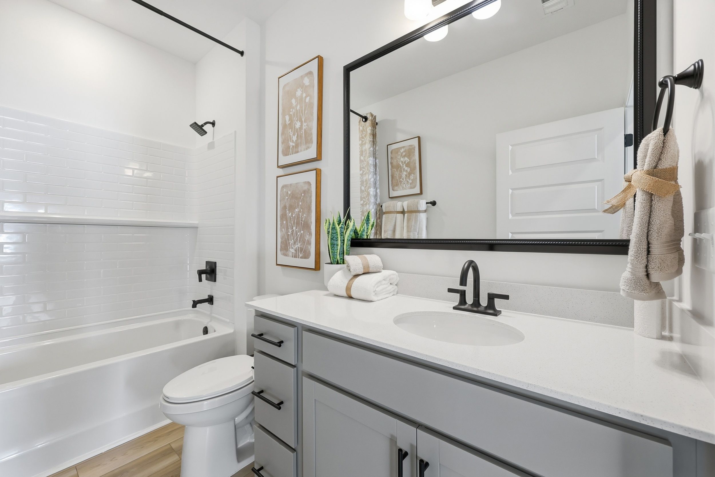 Courtney II - Bathroom