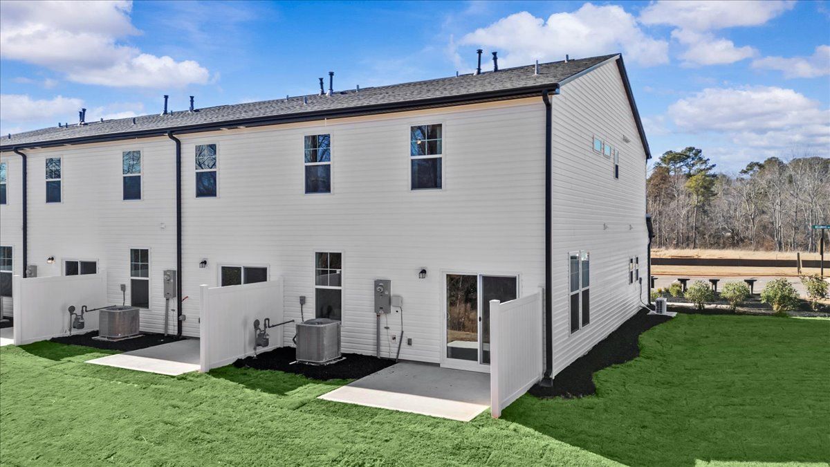 Meghan II Back Exterior