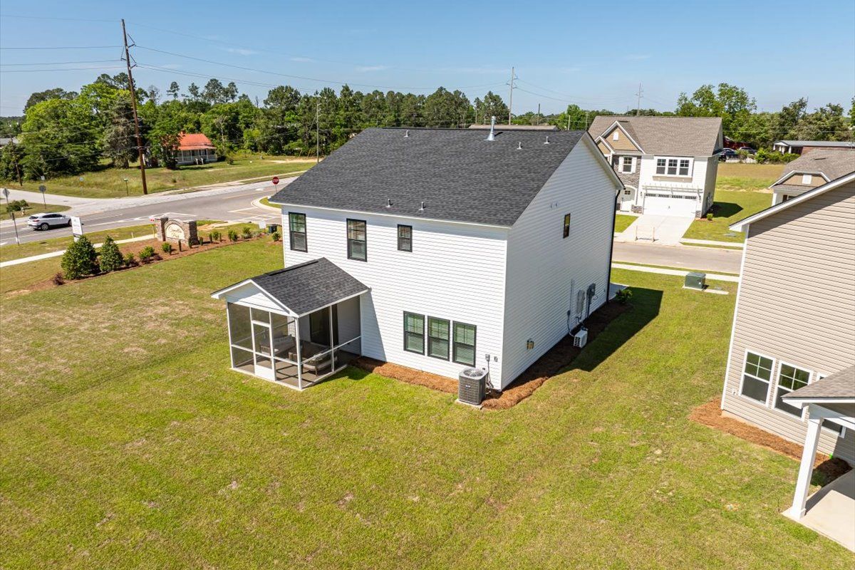 Benton II - Back Exterior