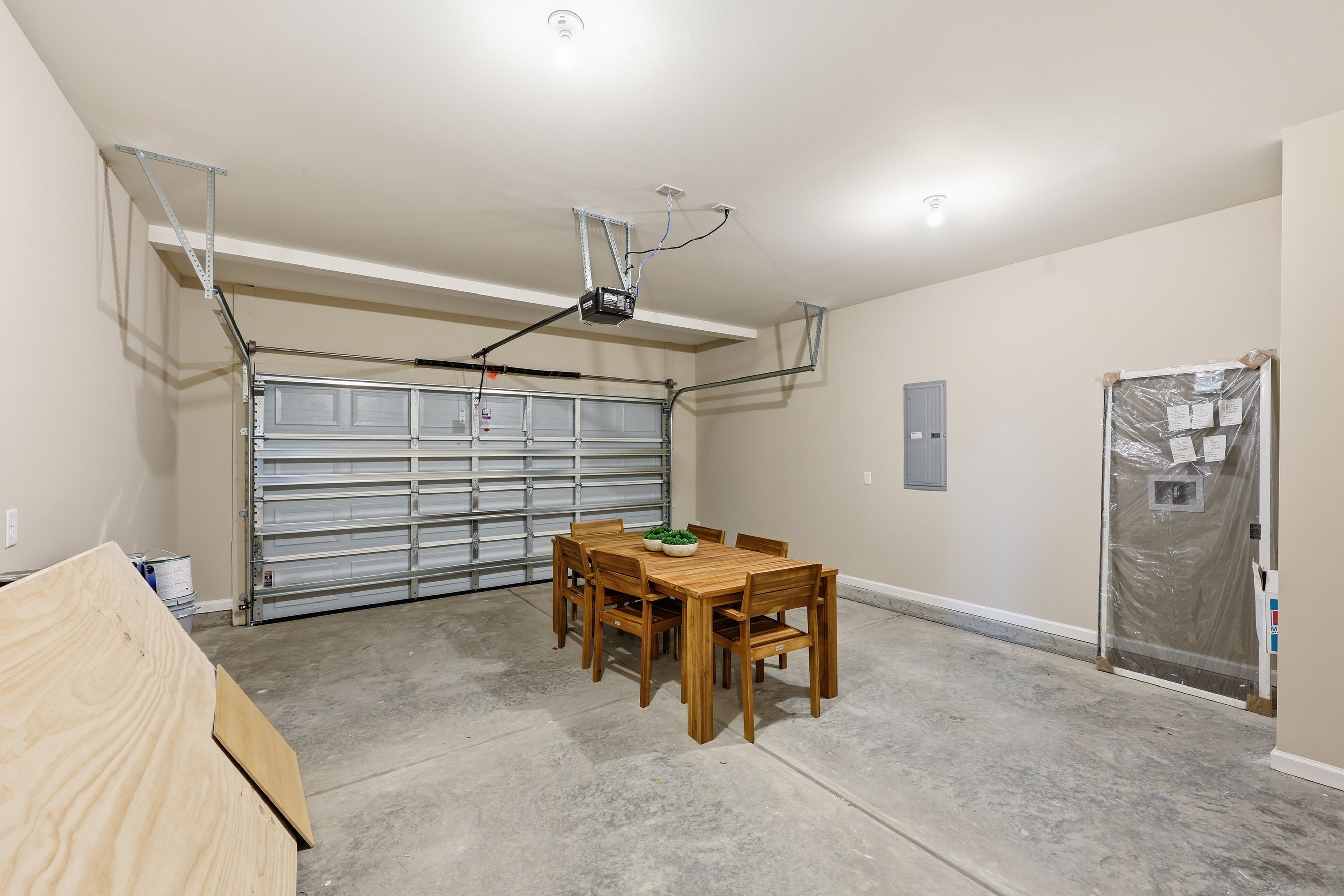 Rivercrest II - Garage