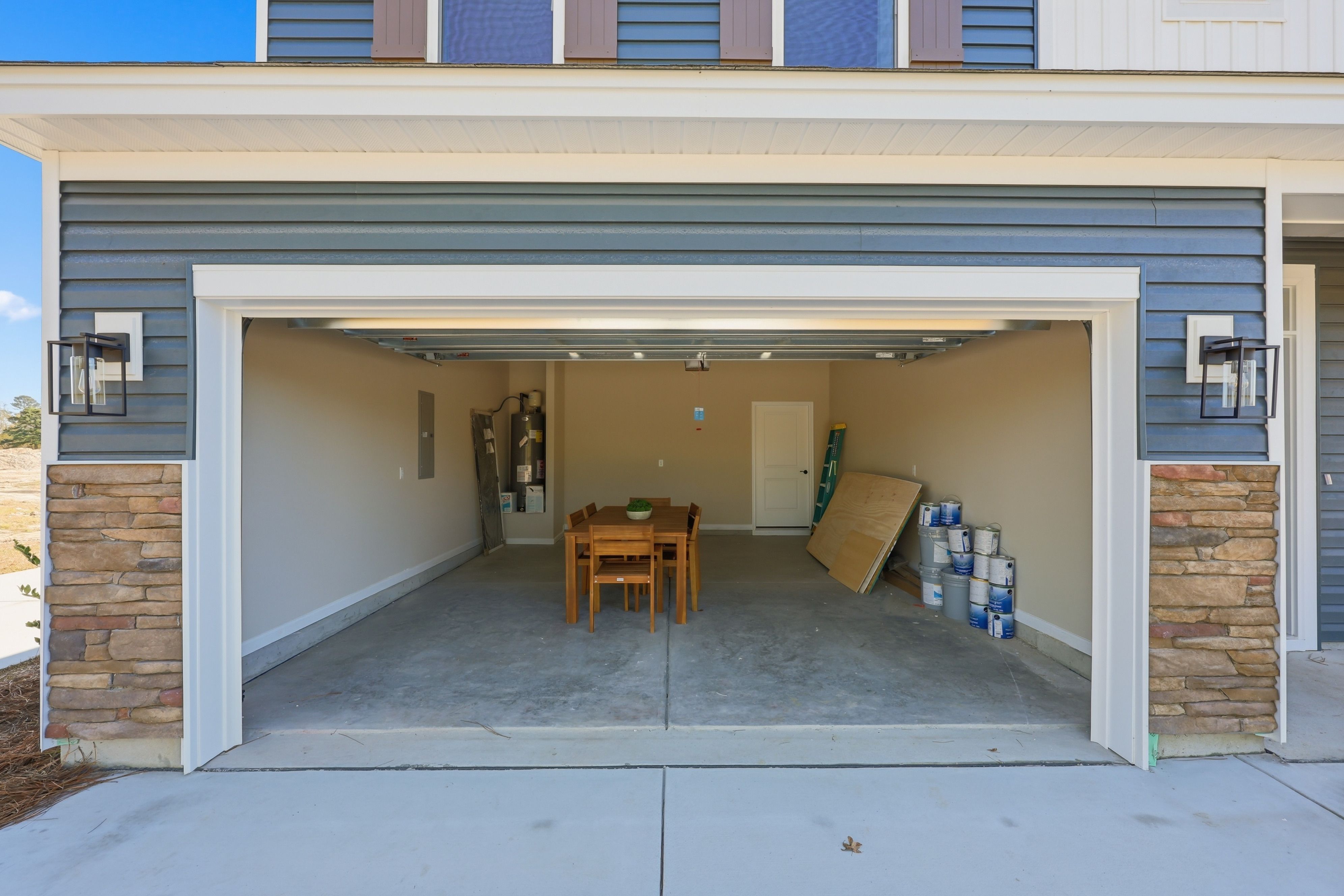 Rivercrest II - Garage