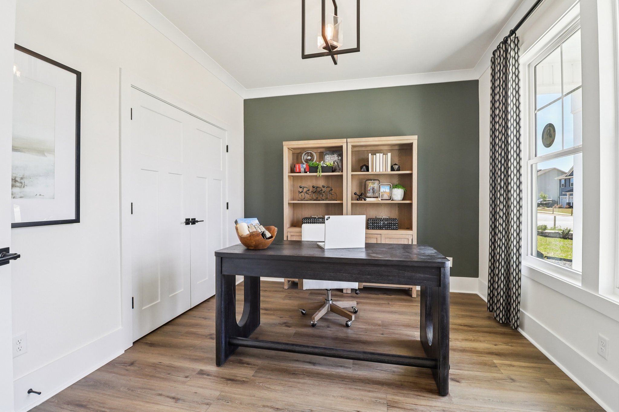 Bradley II - Office